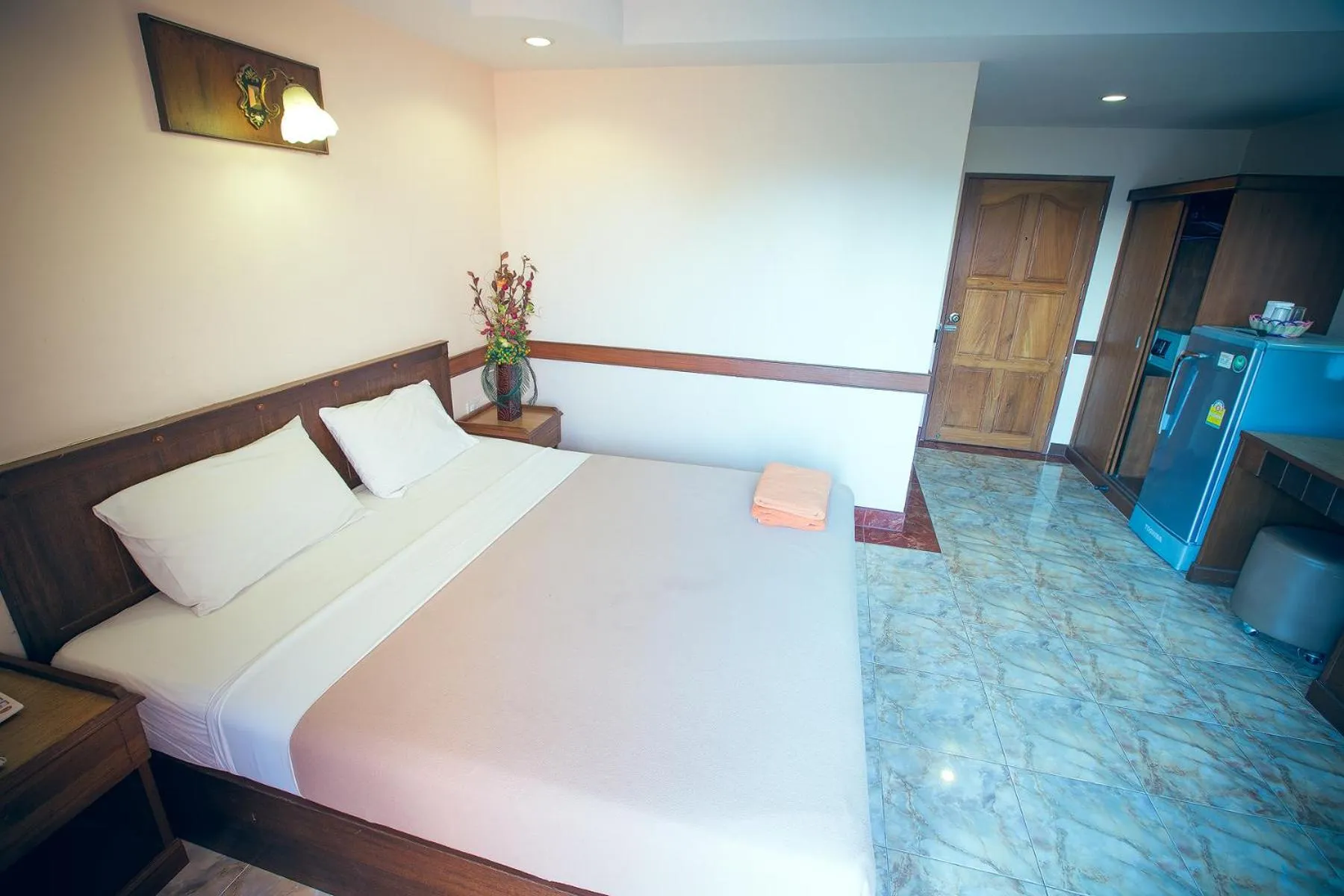 Bed in Navin Mansion 3 Pattaya