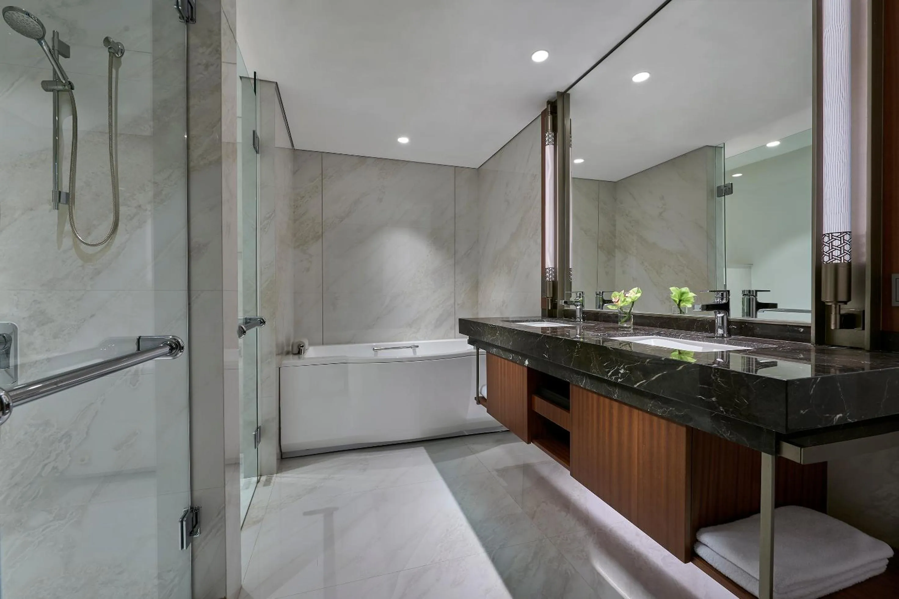 Bath in Grand Hyatt Jakarta