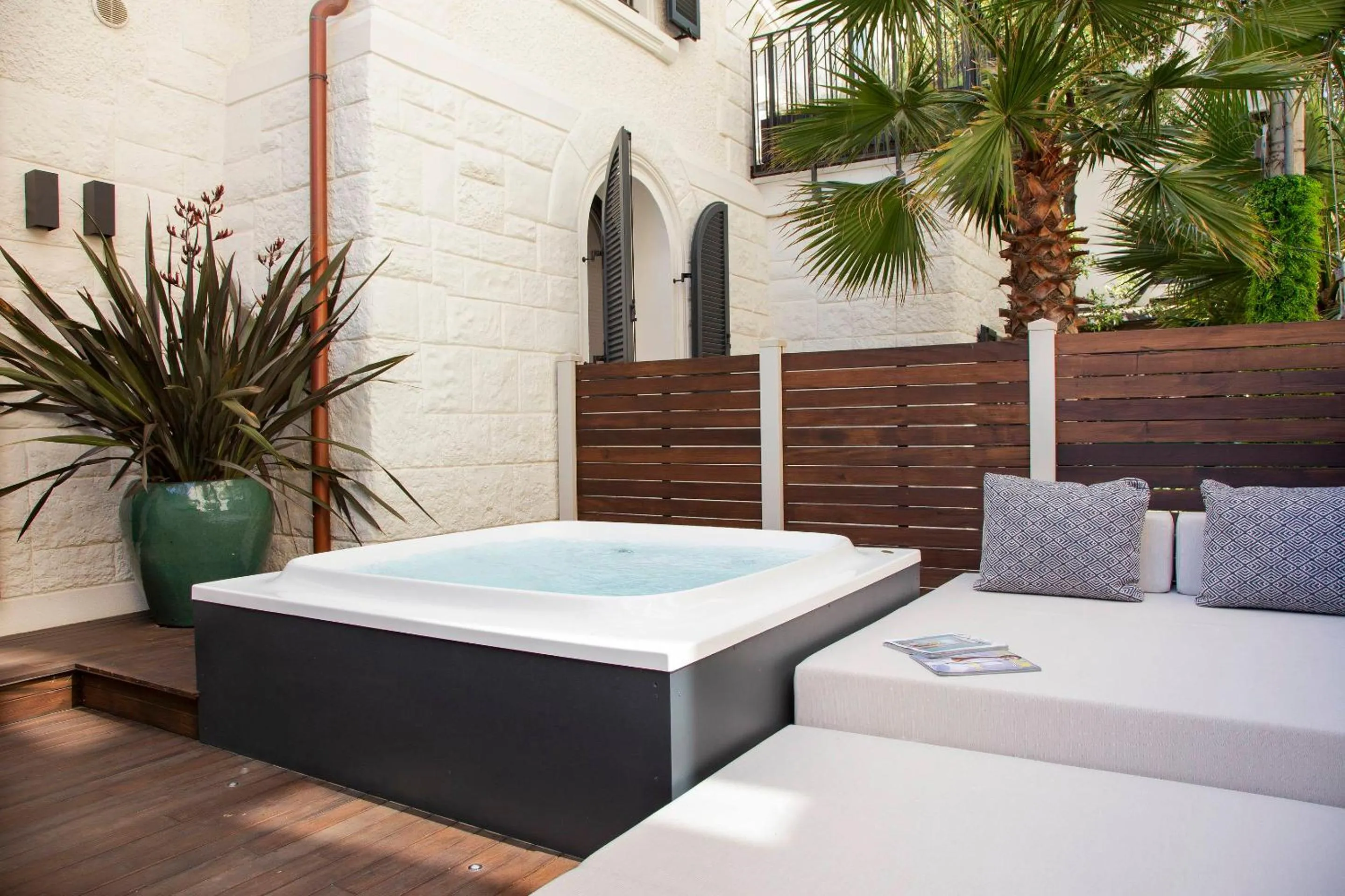 Hot Tub, Bed in Hotel Maestrale