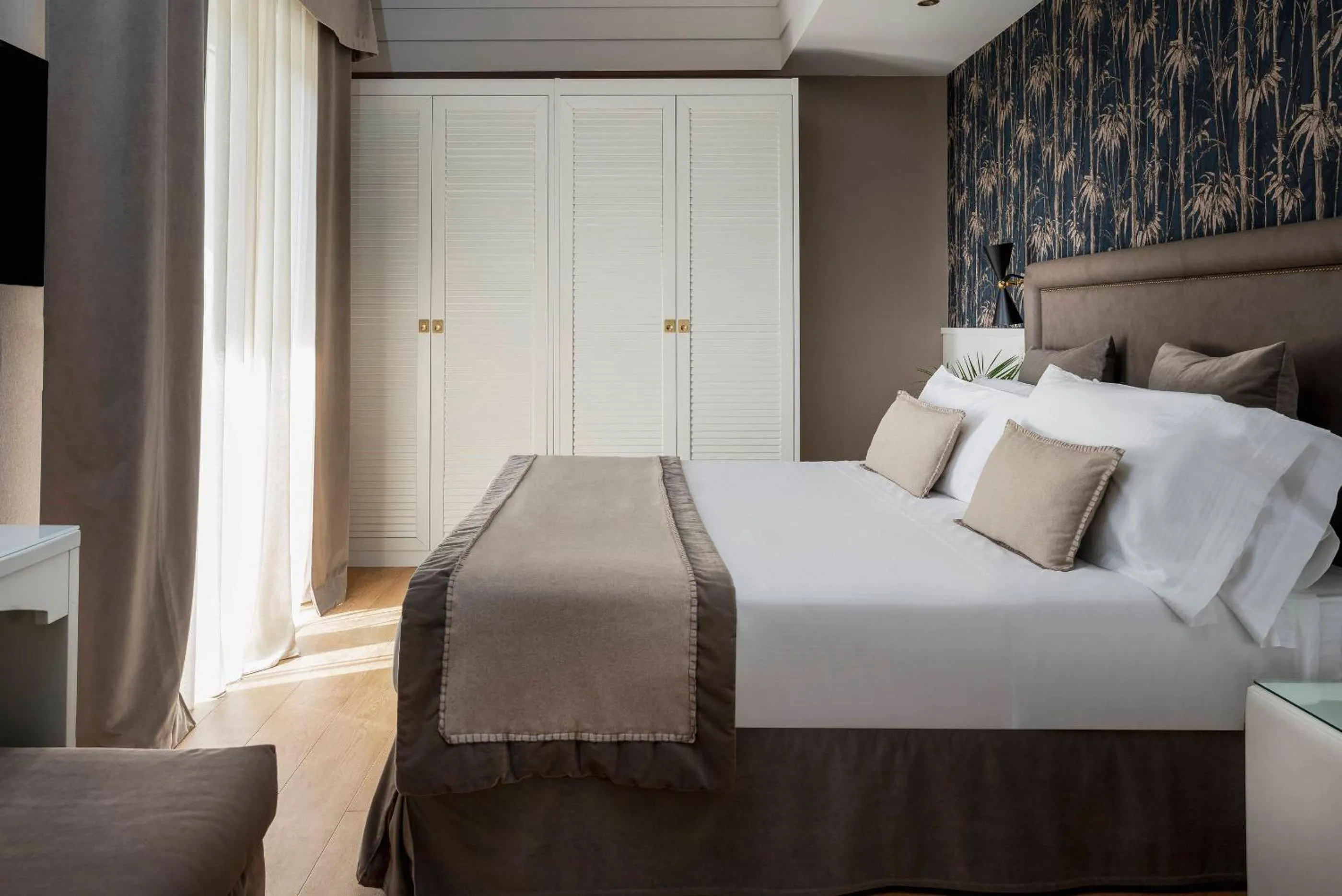 View (from property/room), Bed in Hotel Maestrale