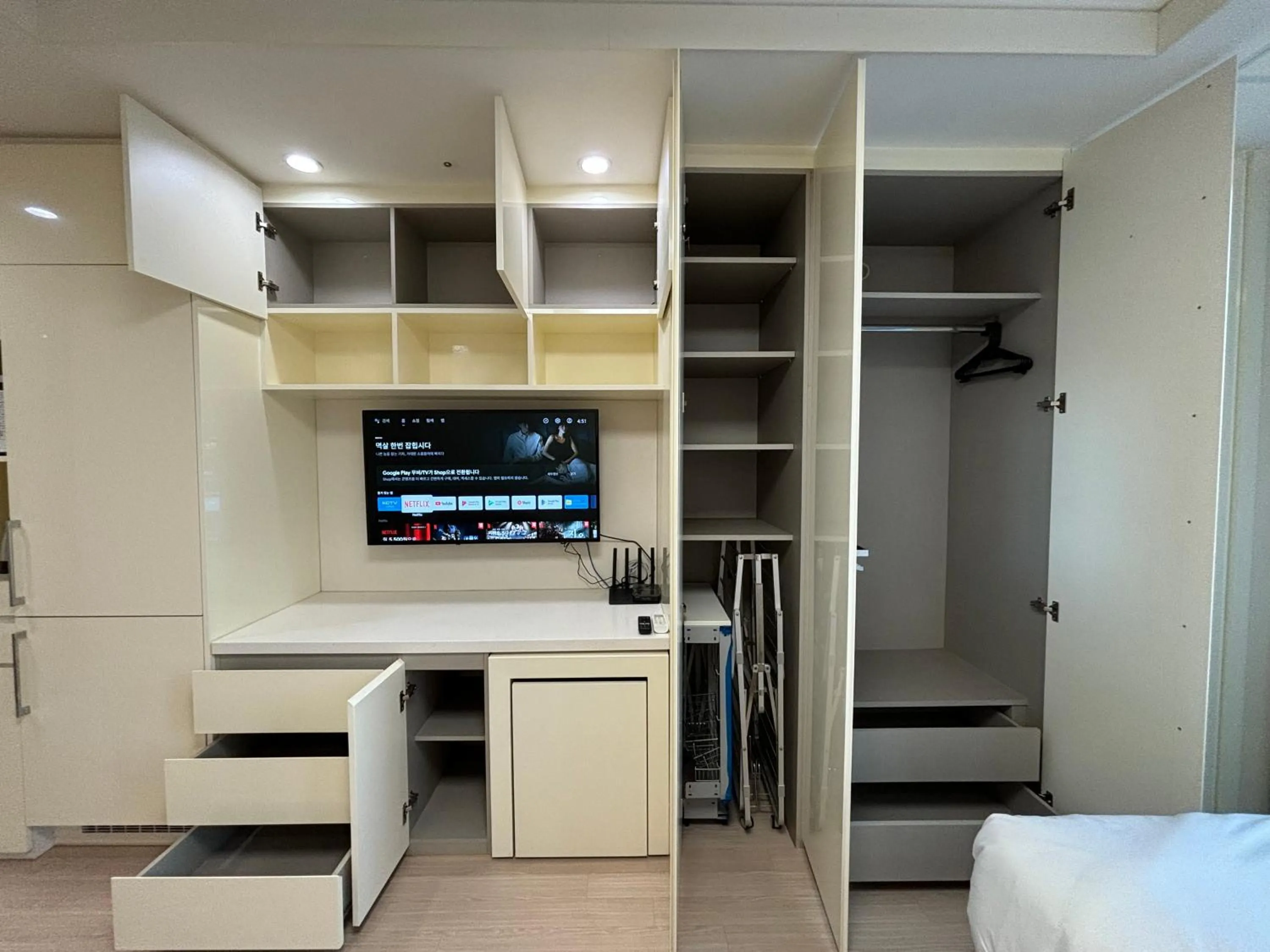 Photo of the whole room, Bed in The Hide City