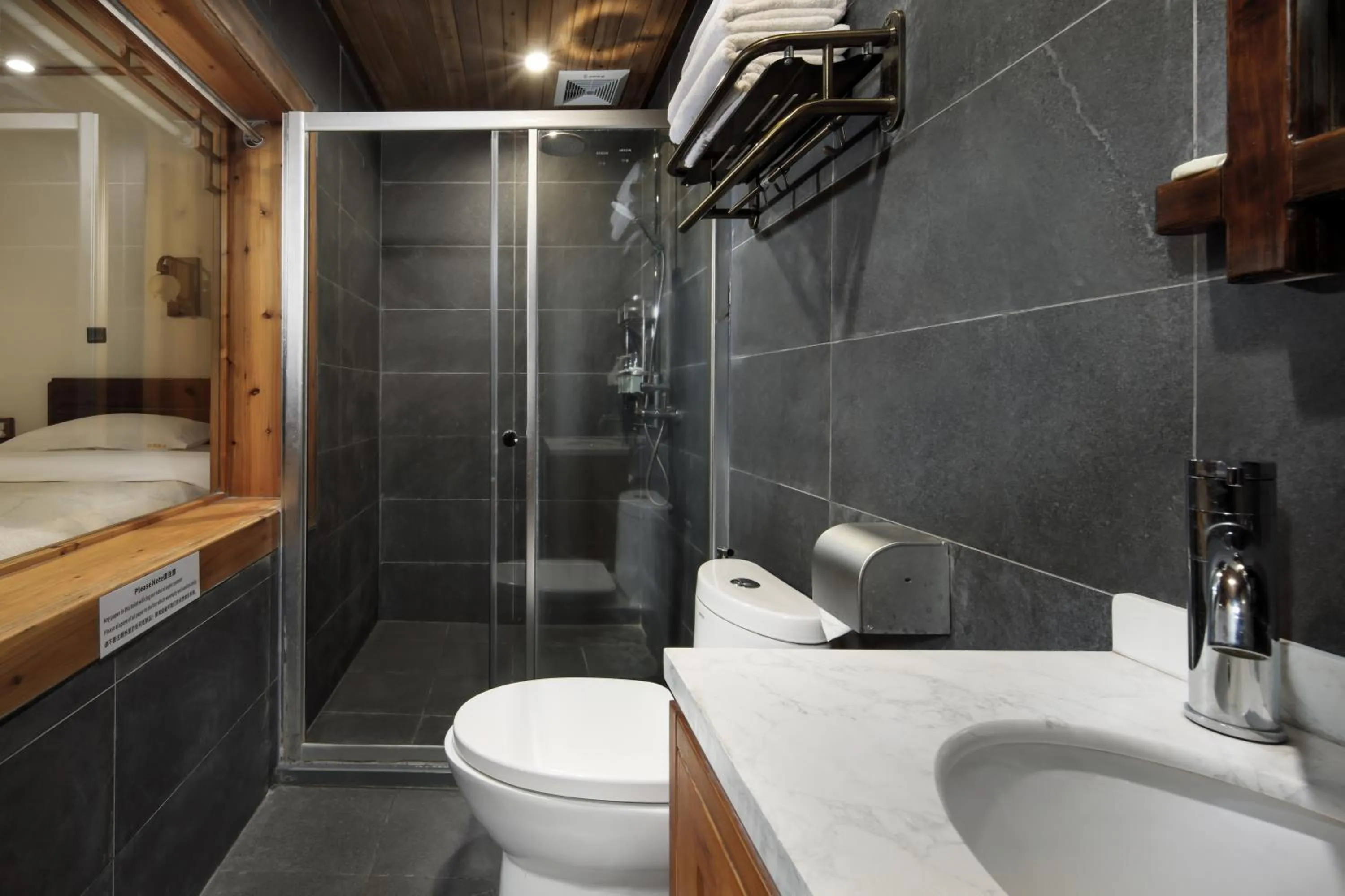 Yangshuo Mountain Retreat