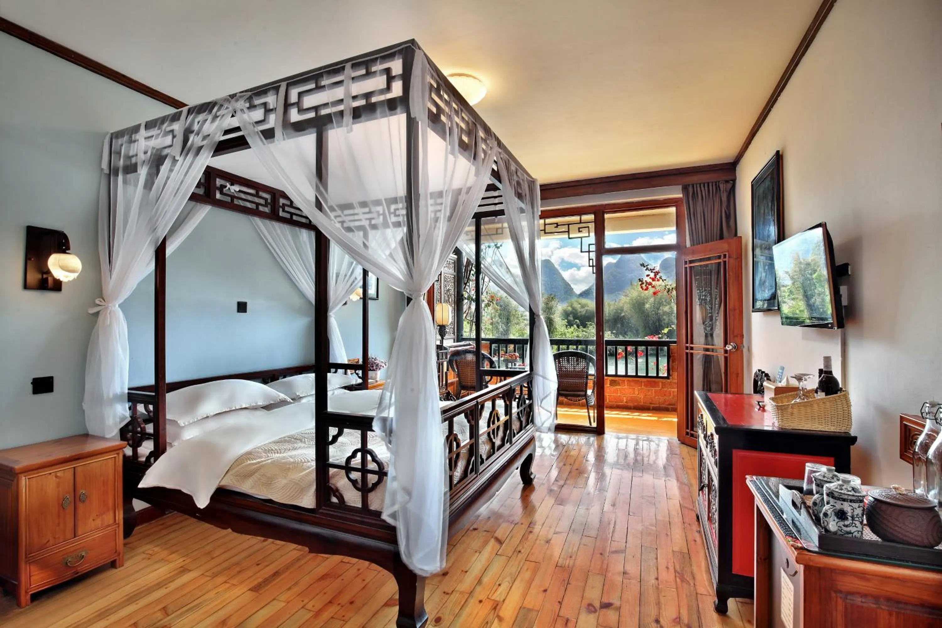 Bed in Yangshuo Mountain Retreat