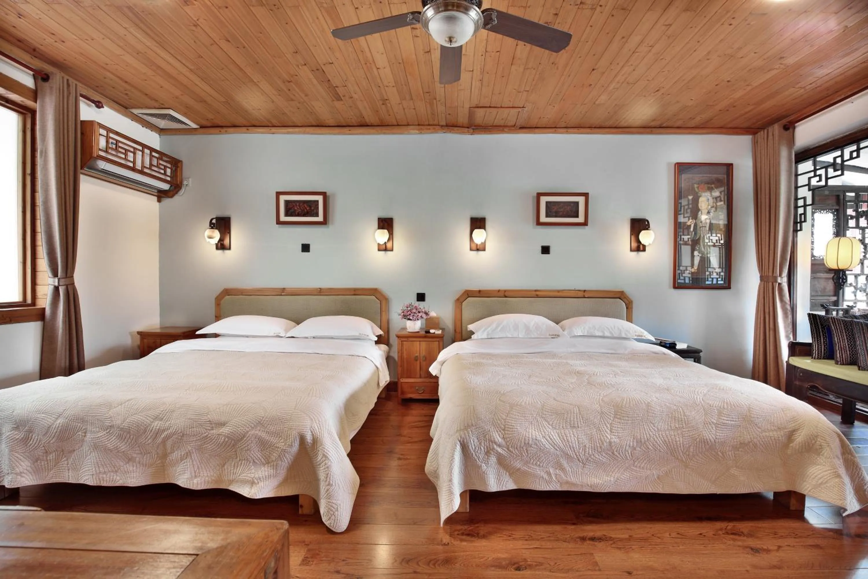 Bed in Yangshuo Mountain Retreat