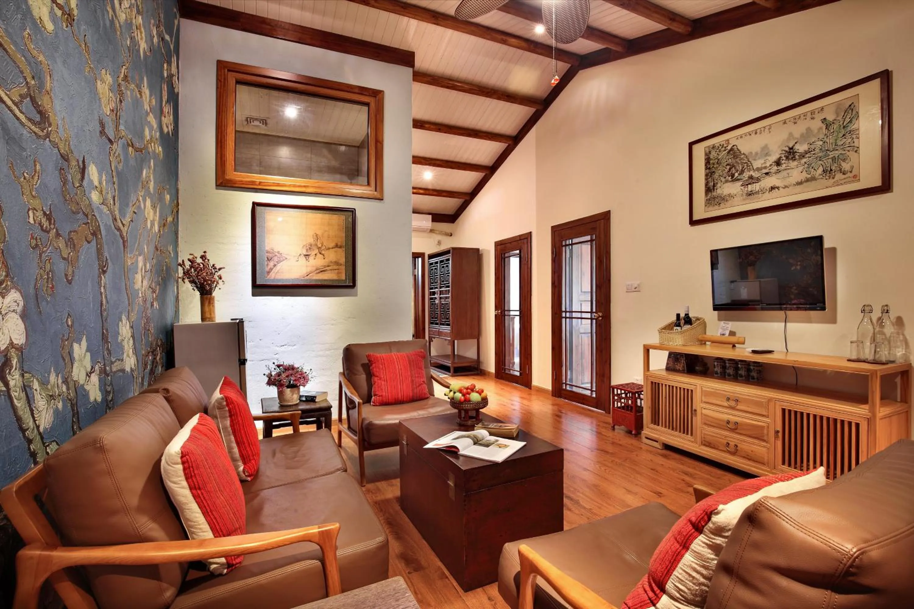 TV and multimedia in Yangshuo Mountain Retreat