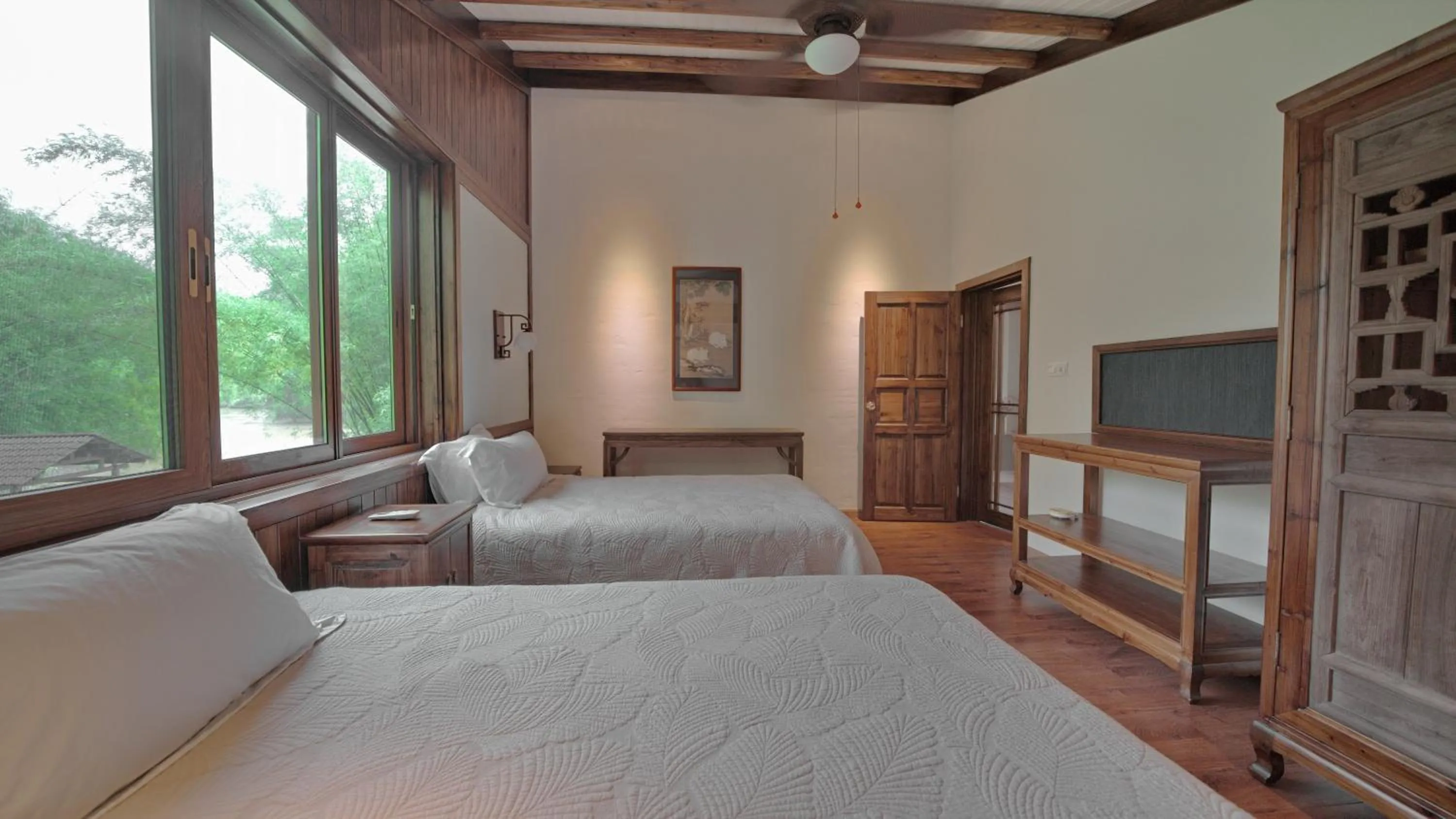 Bedroom, Bed in Yangshuo Mountain Retreat