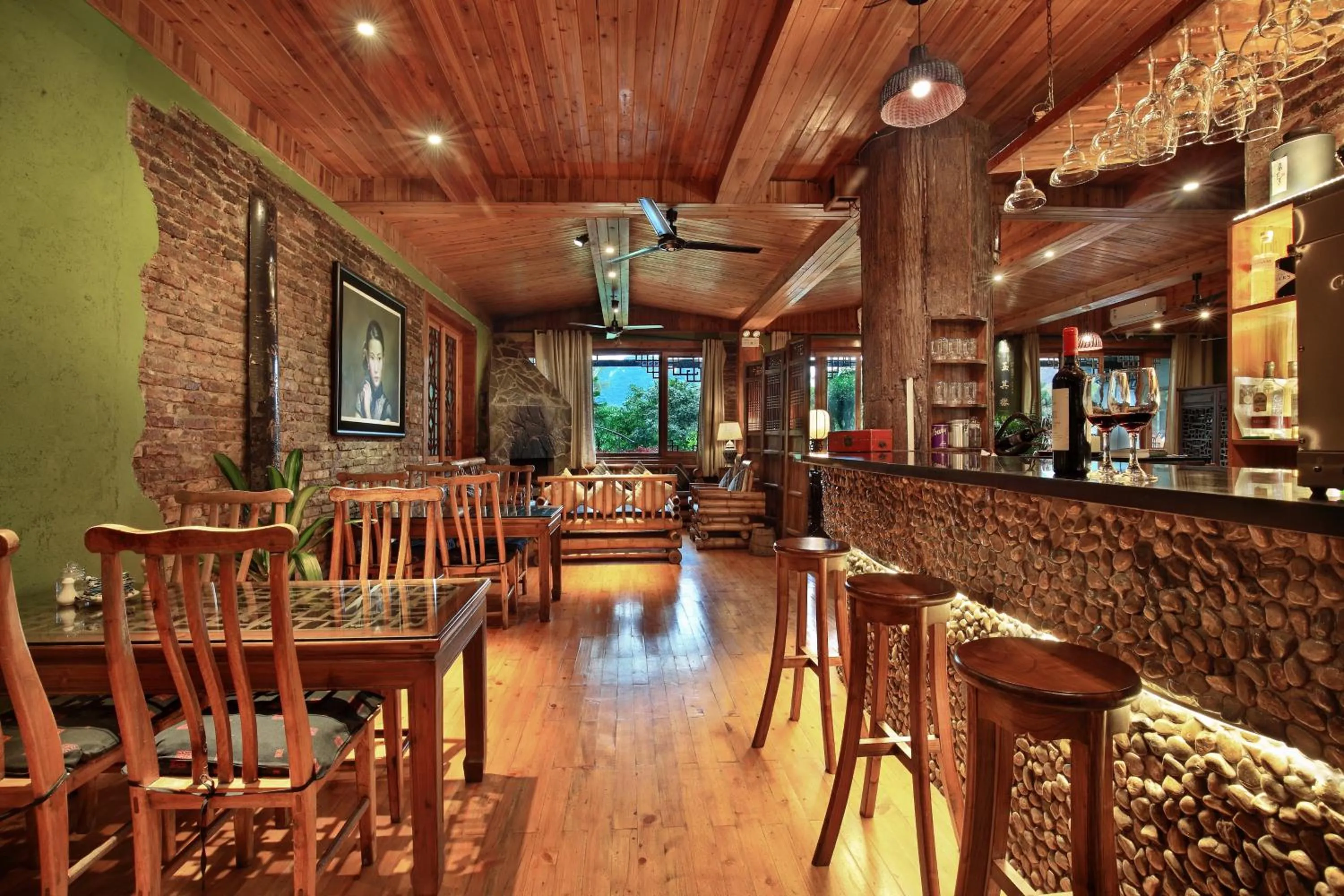 Lounge or bar in Yangshuo Mountain Retreat