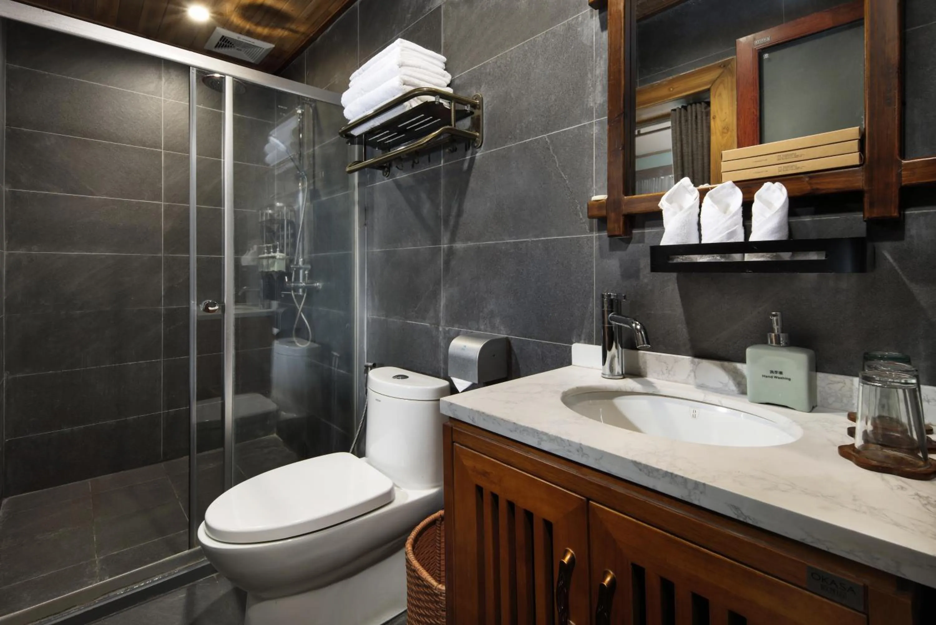 Yangshuo Mountain Retreat