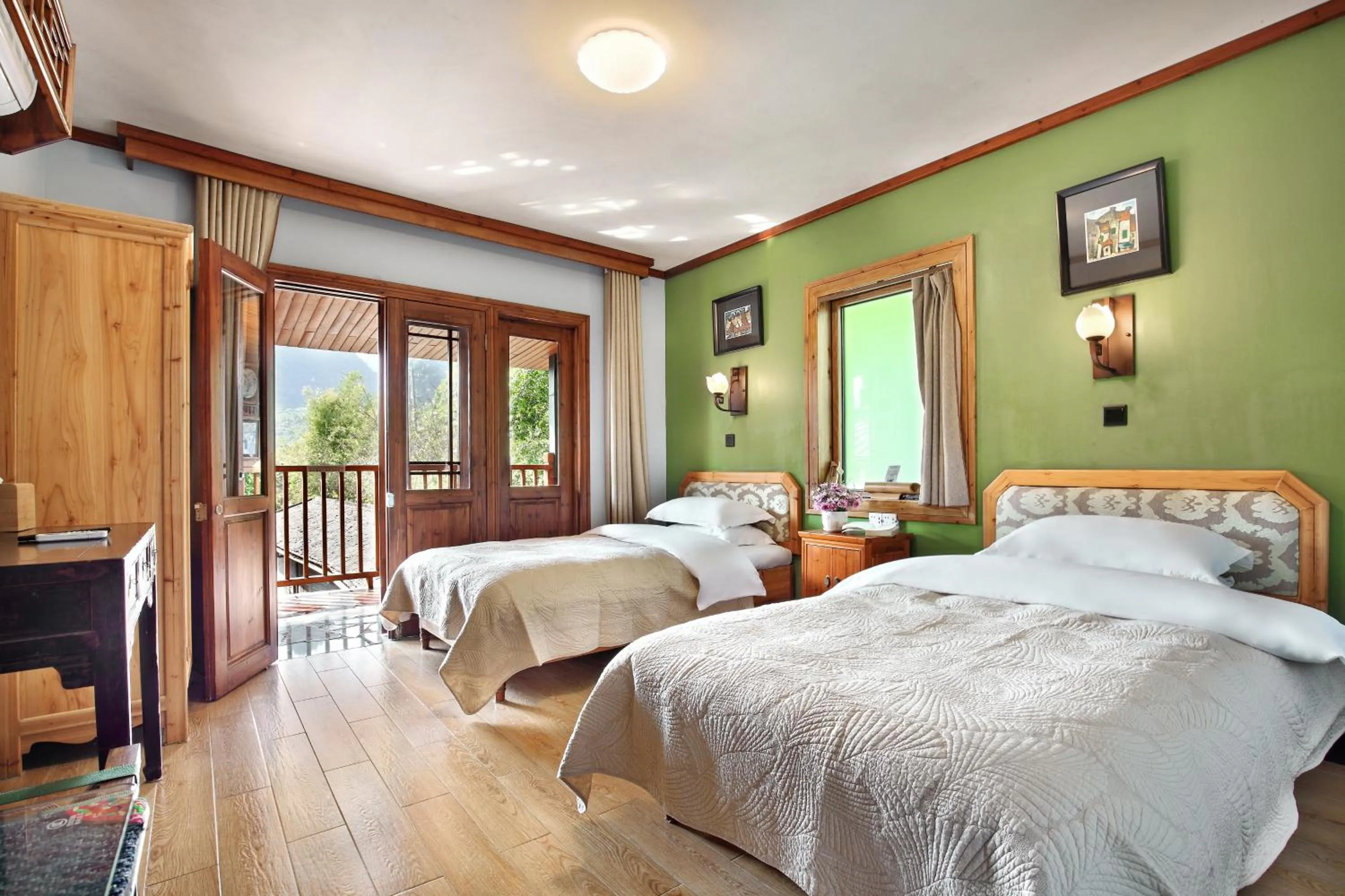 Photo of the whole room, Bed in Yangshuo Mountain Retreat