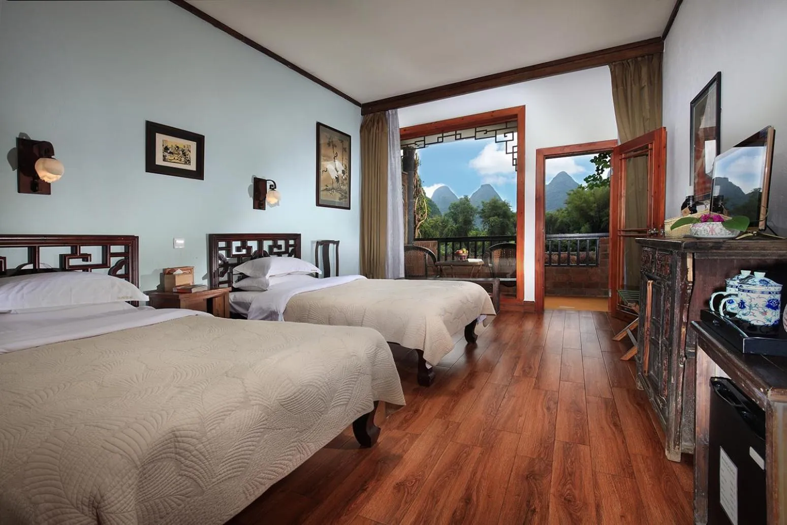 Bed in Yangshuo Mountain Retreat