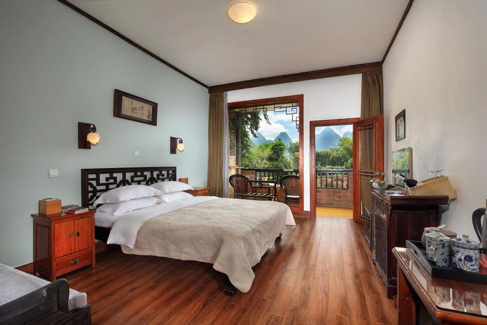 Bed in Yangshuo Mountain Retreat