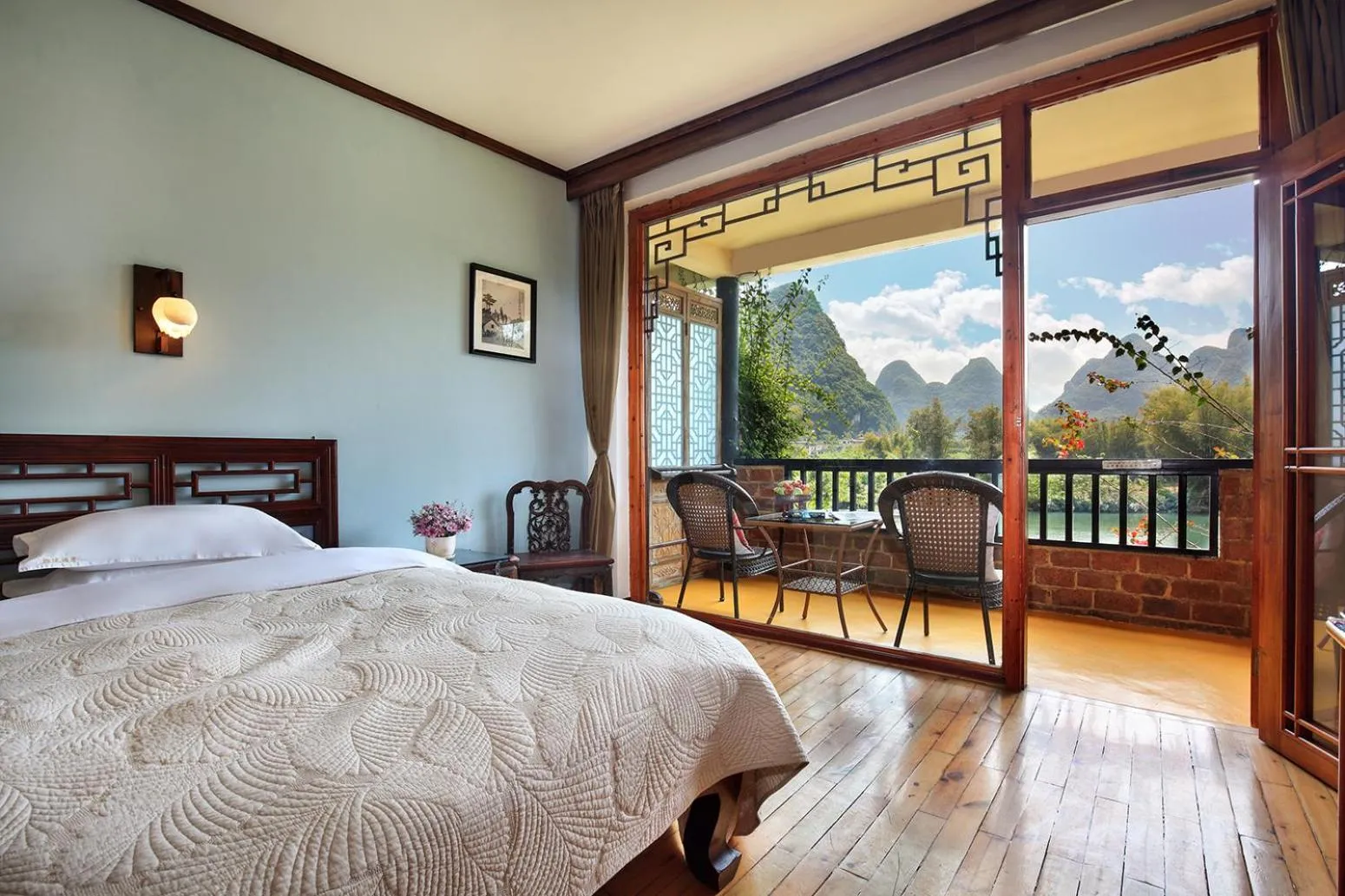 Bed in Yangshuo Mountain Retreat