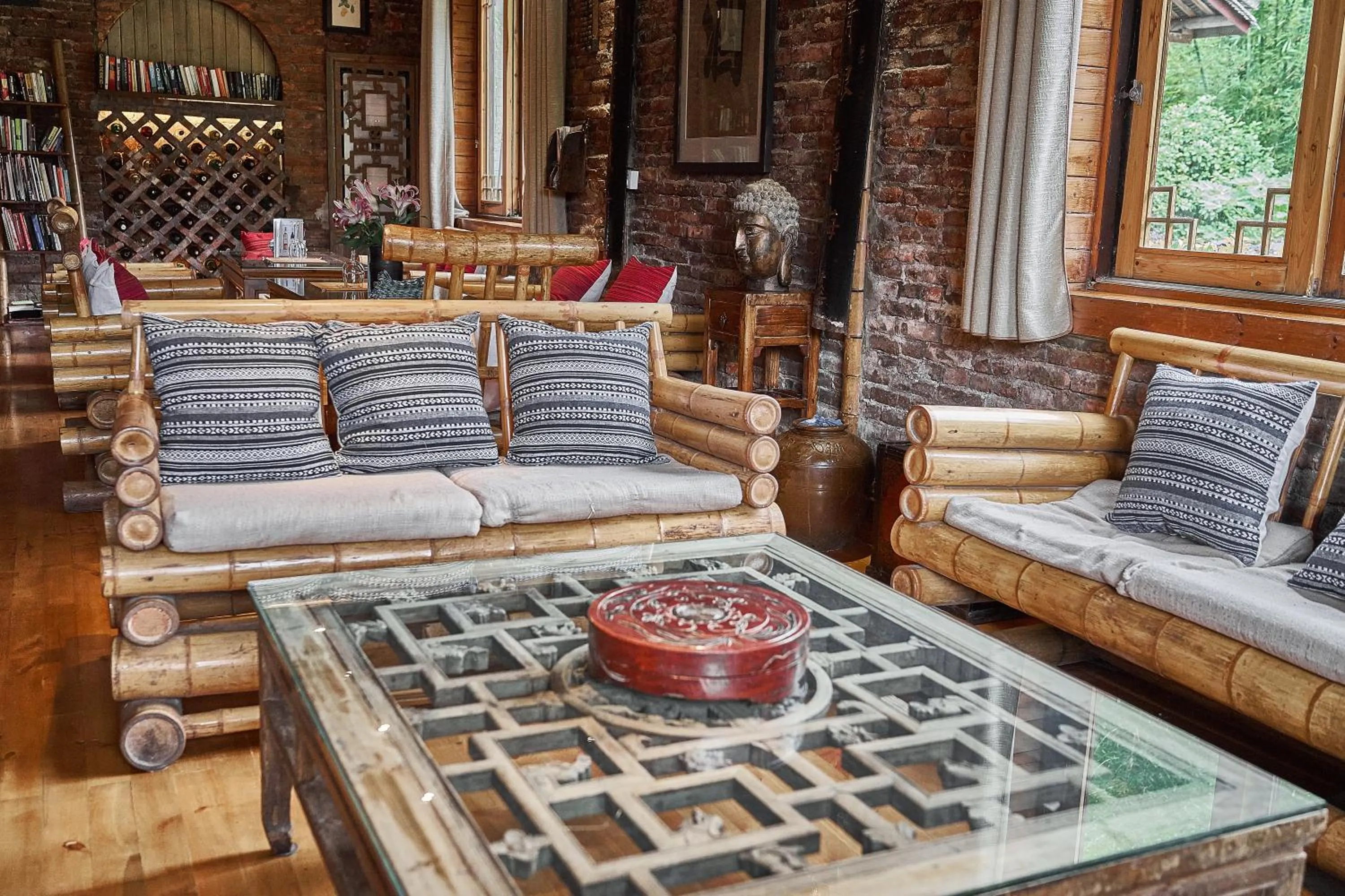 Lounge or bar in Yangshuo Mountain Retreat