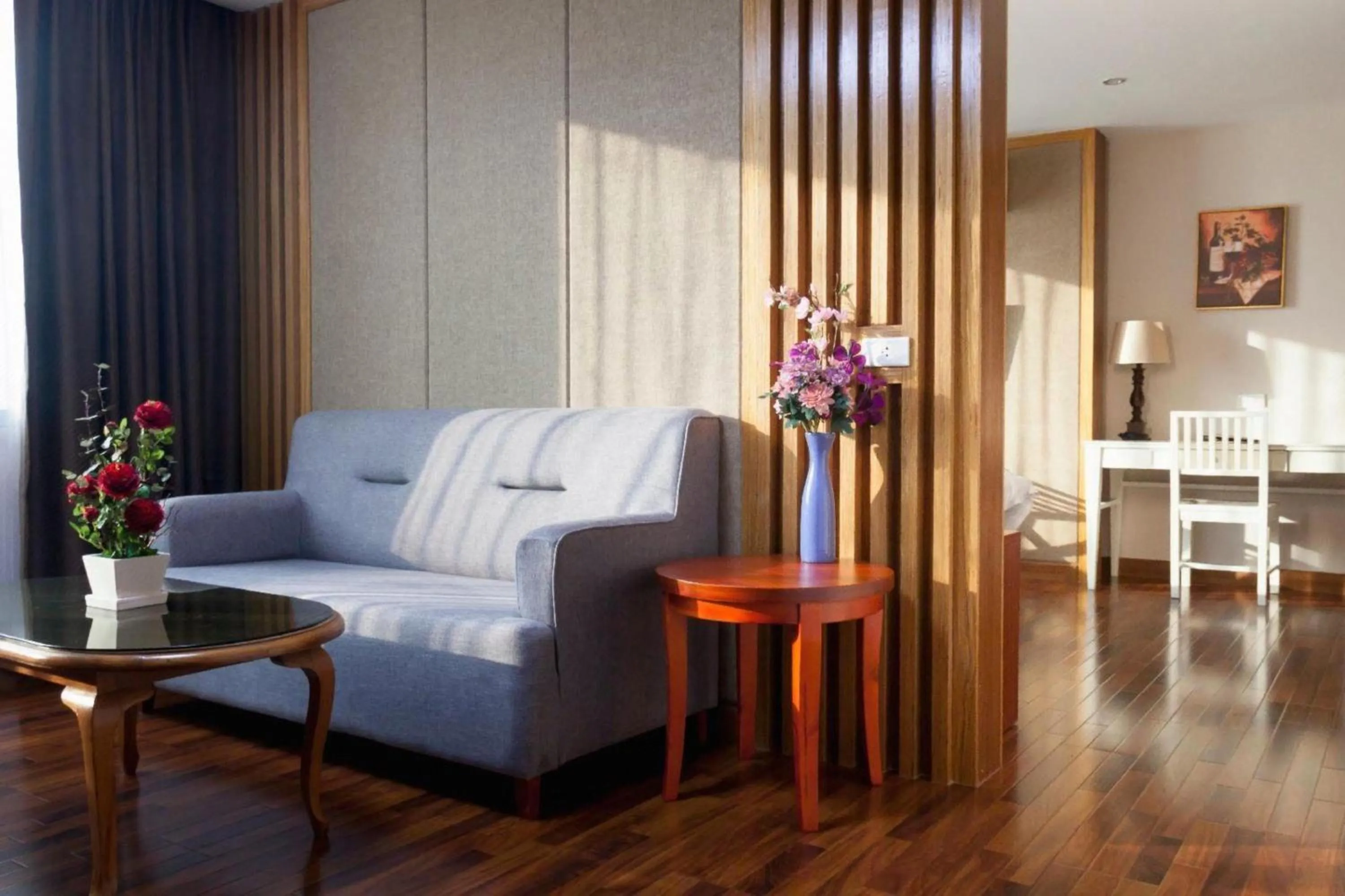 Seating area in Palette The Travellers Hotel Bangkok