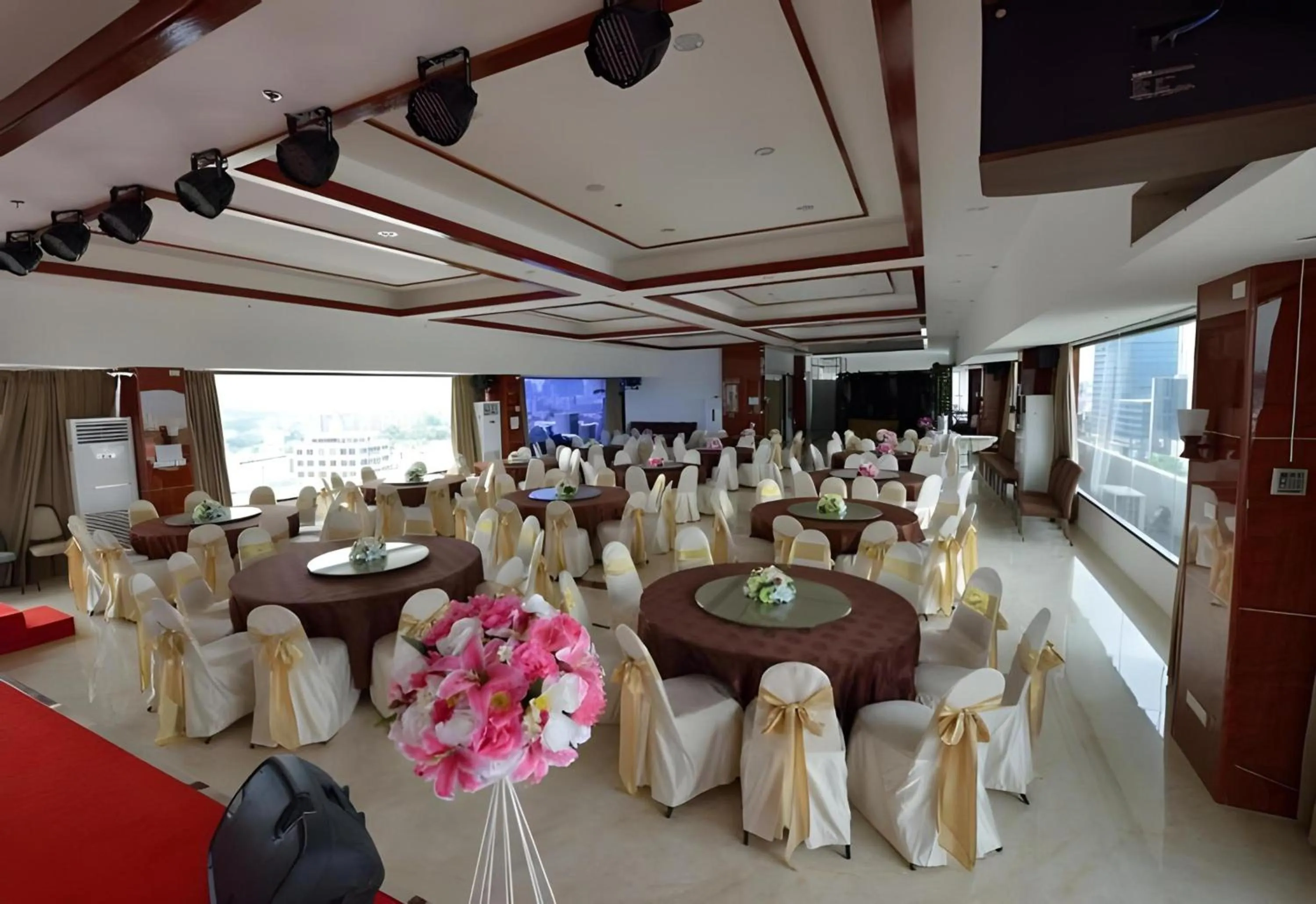 Restaurant/places to eat in Palette The Travellers Hotel Bangkok