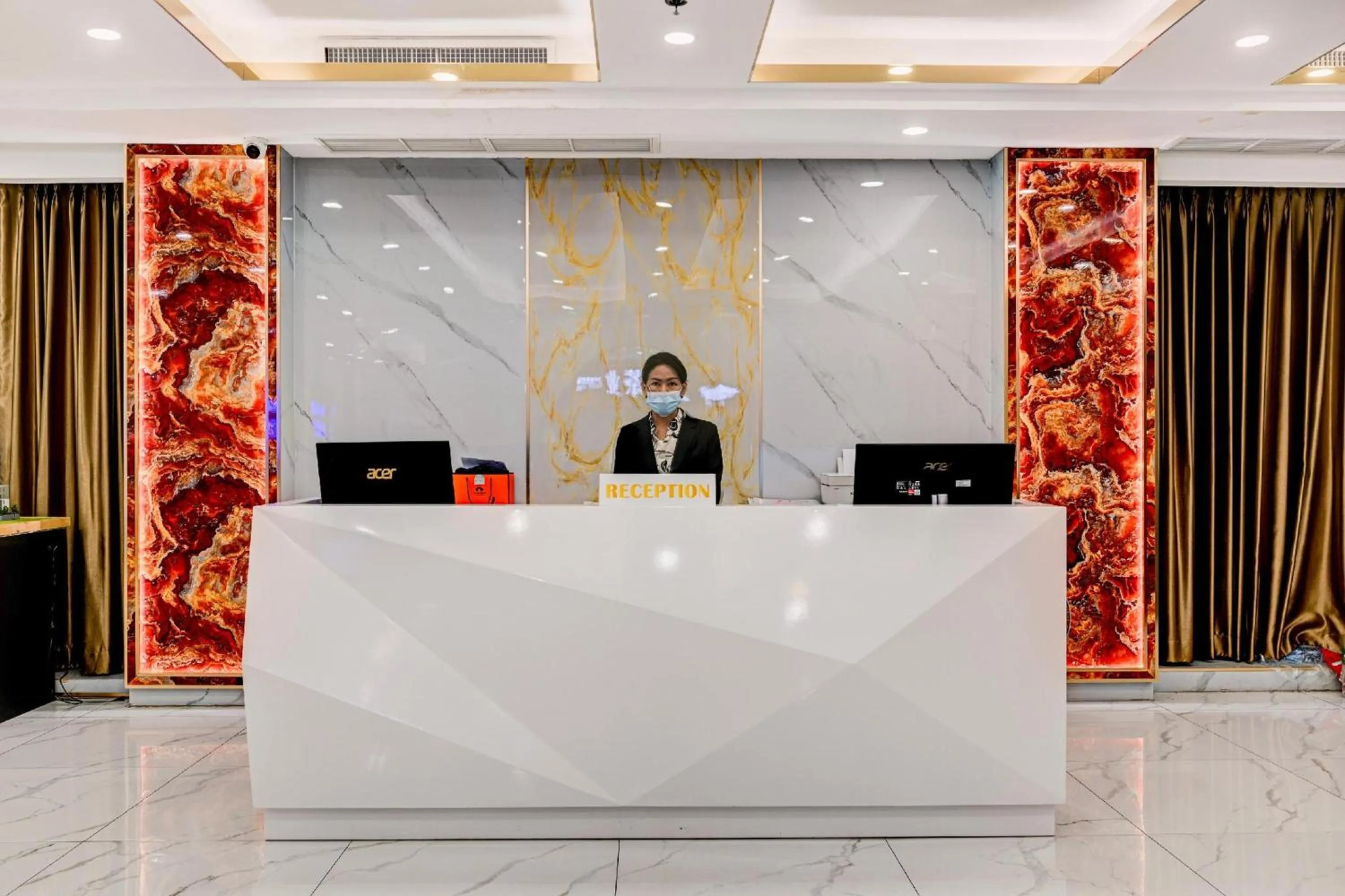 Lobby or reception in Palette The Travellers Hotel Bangkok