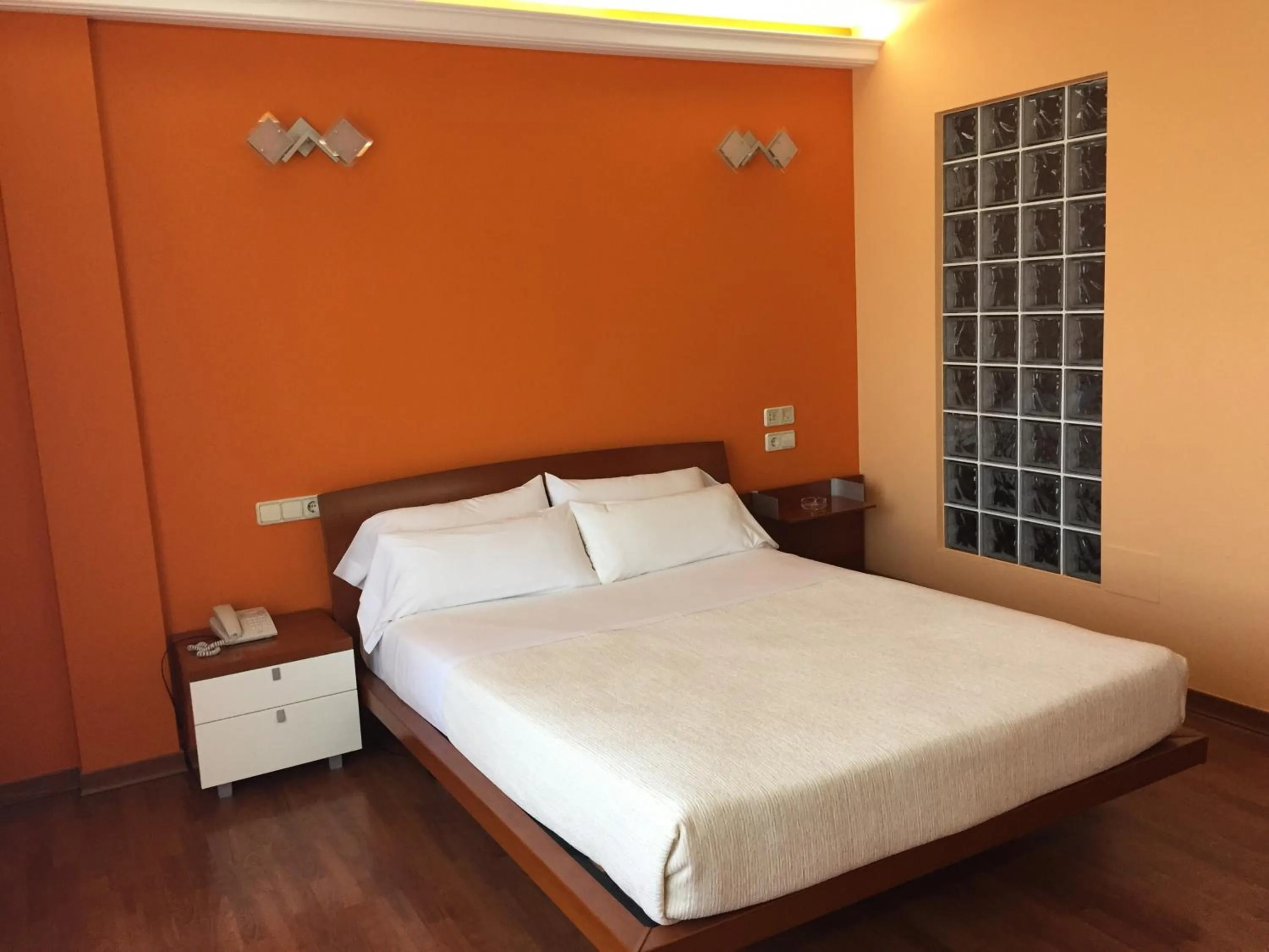 Photo of the whole room, Bed in Motel Abalo