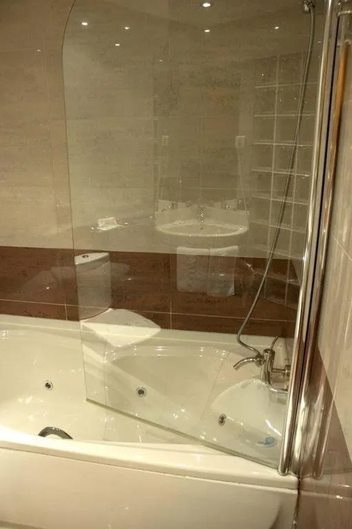 Hot Tub in Motel Abalo