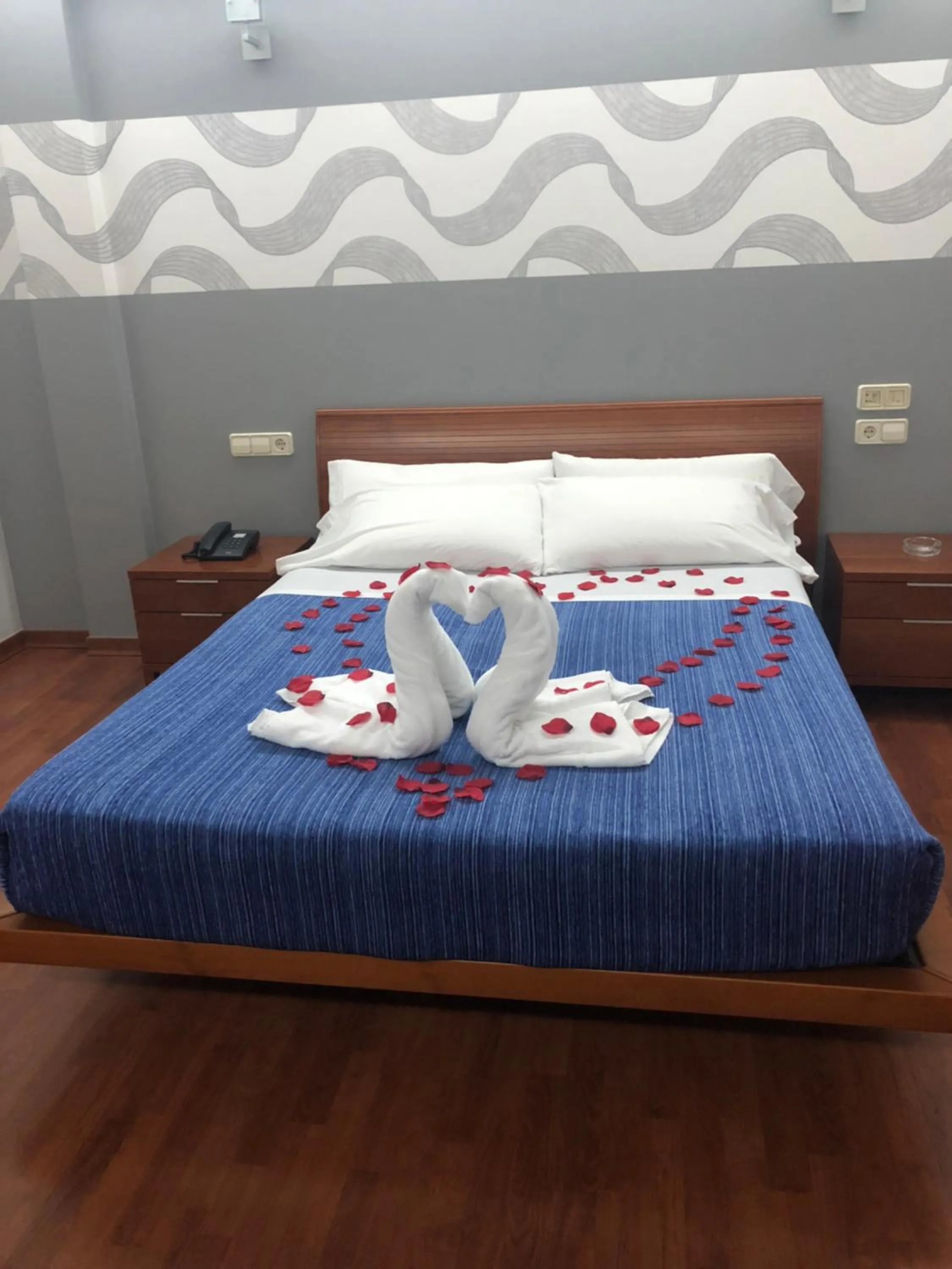Bed in Motel Abalo