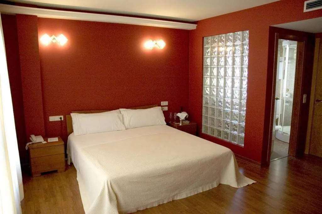 Photo of the whole room, Bed in Motel Abalo