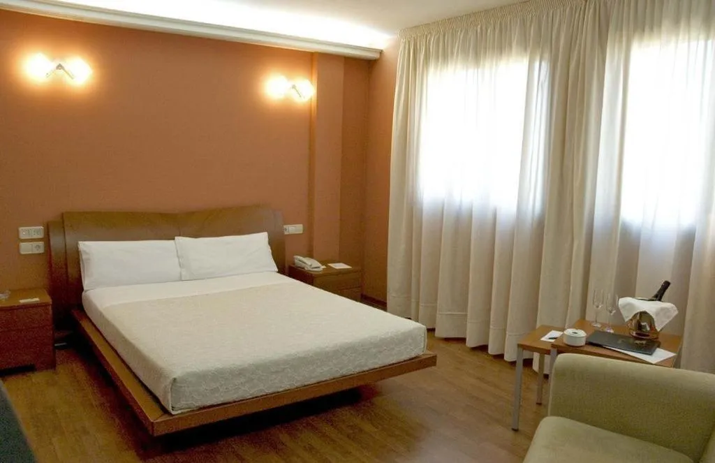 Day, Bed in Motel Abalo