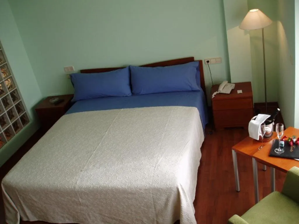 Photo of the whole room, Bed in Motel Abalo