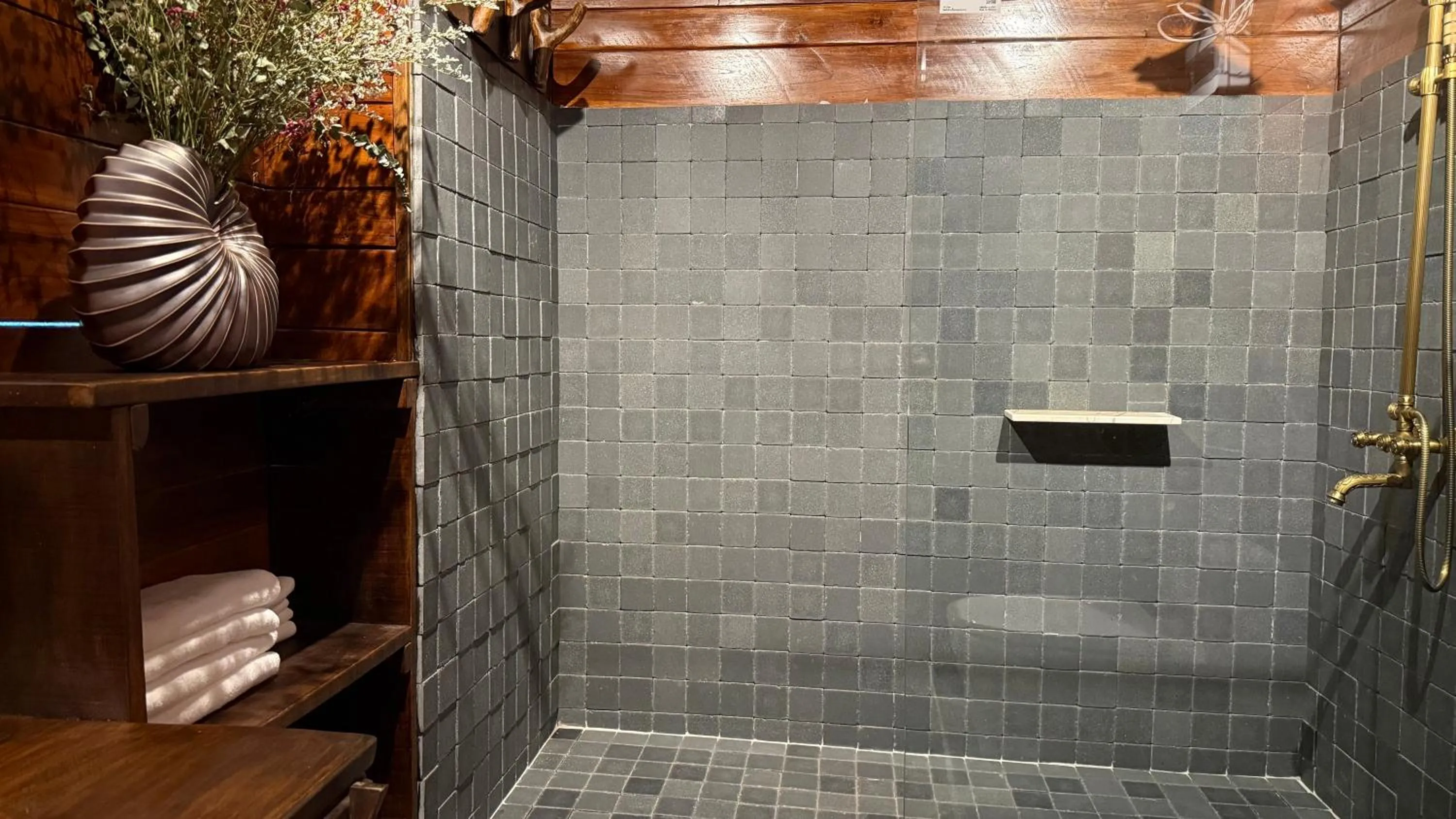 Shower in Kawarin River Exclusive Hotel & Resort