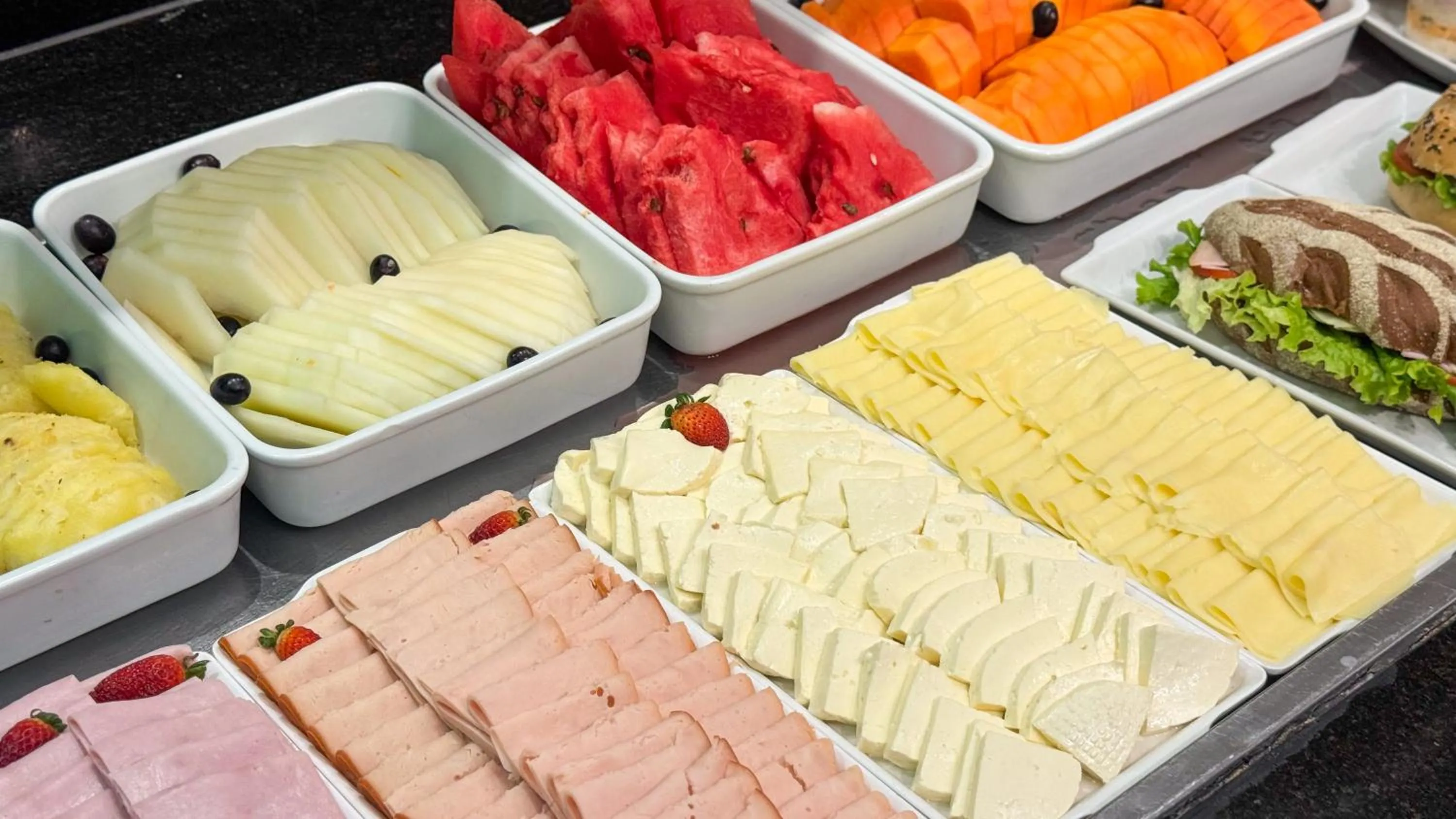 Buffet breakfast in Royal Urban Macaé Hotel