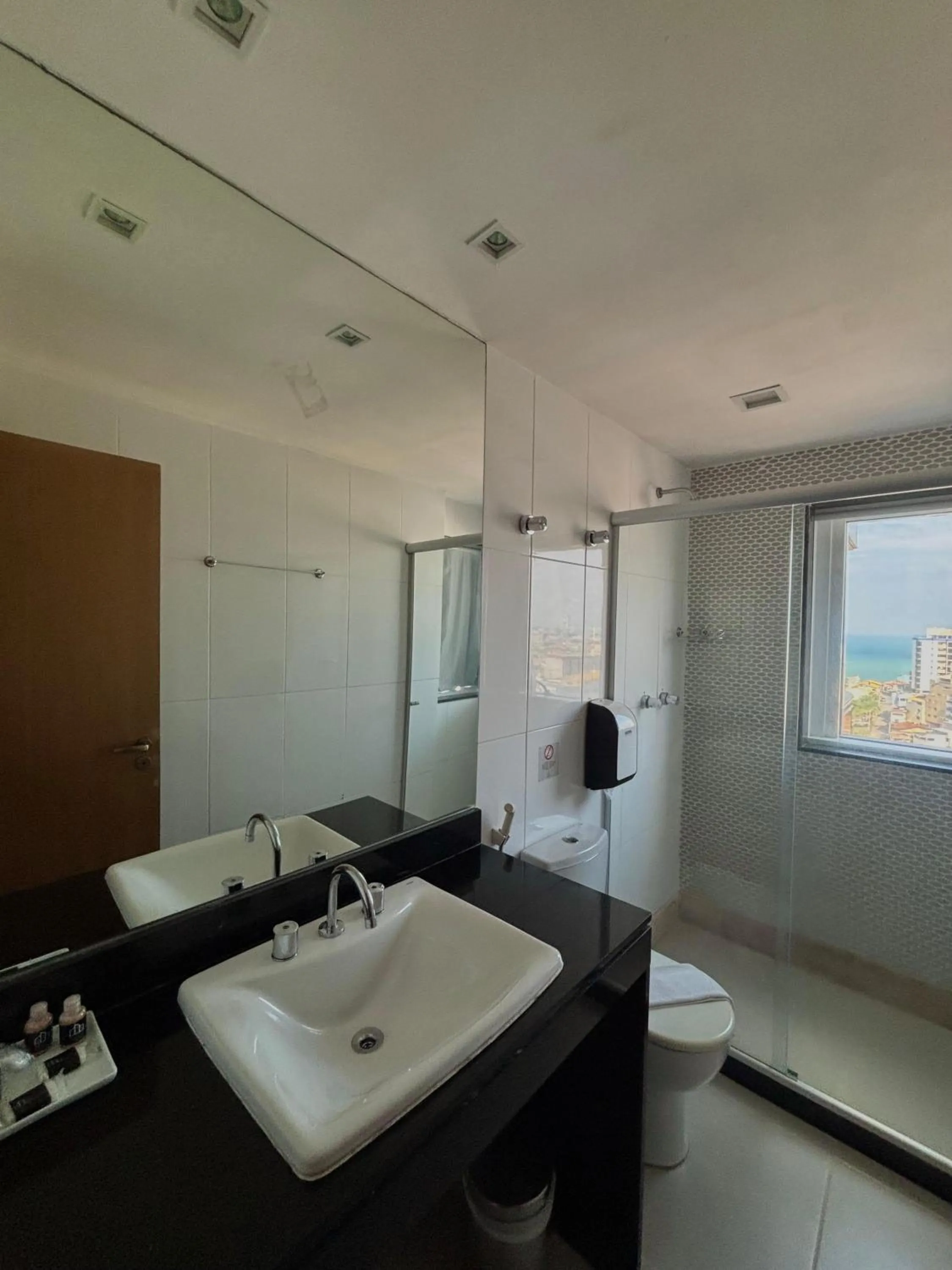 Shower in Royal Urban Macaé Hotel