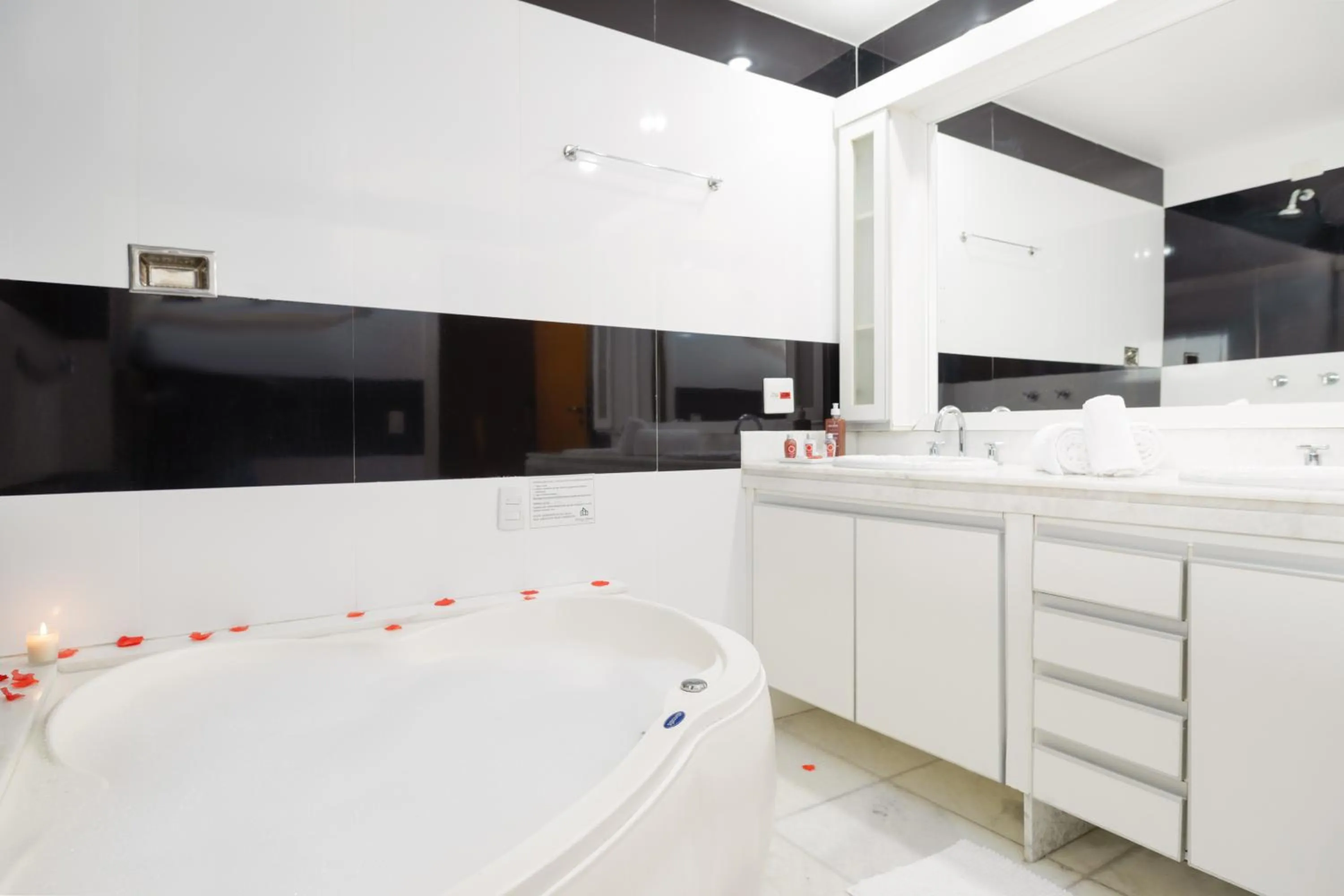 Hot Tub in Royal Urban Macaé Hotel