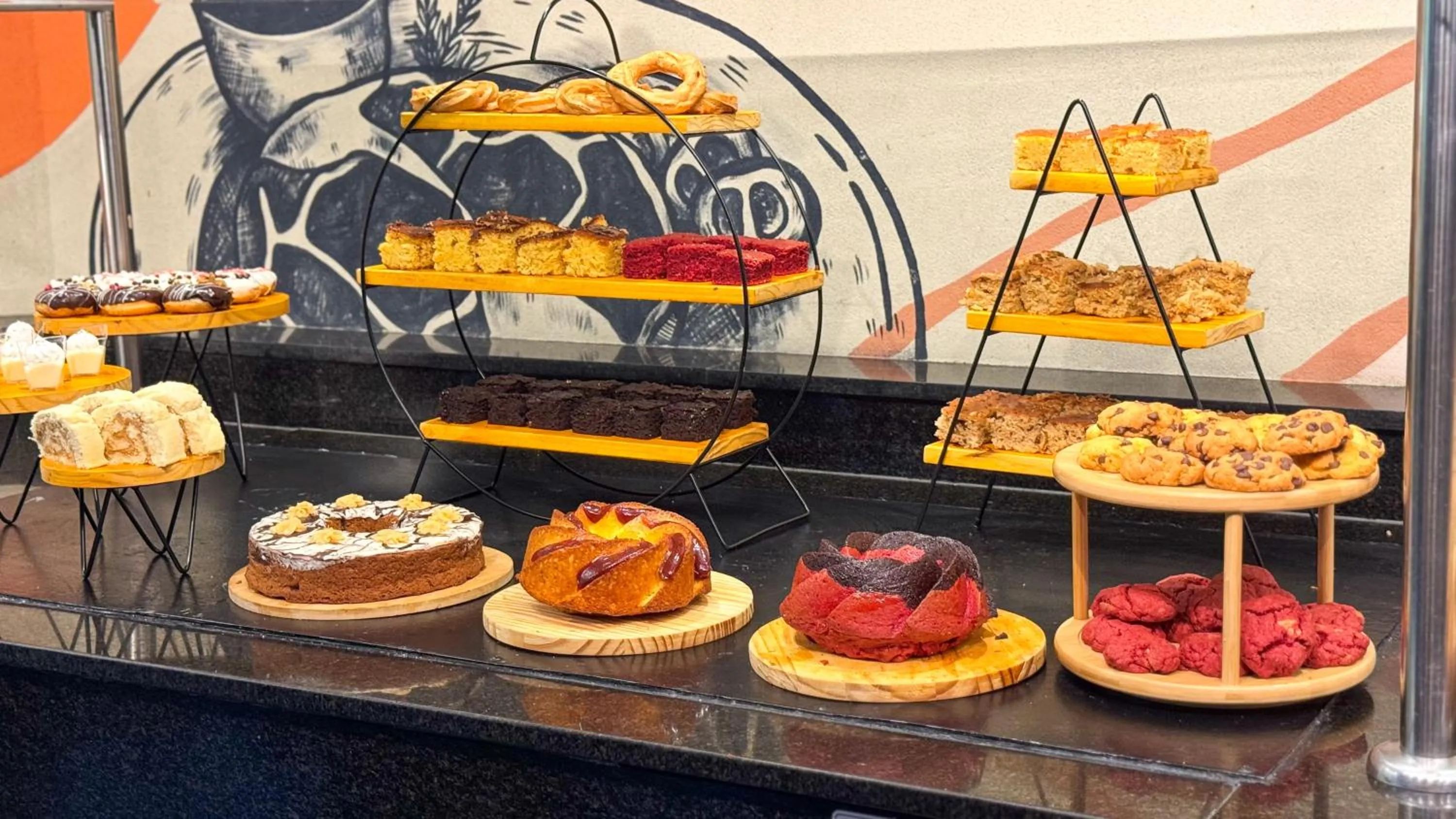 Buffet breakfast in Royal Urban Macaé Hotel