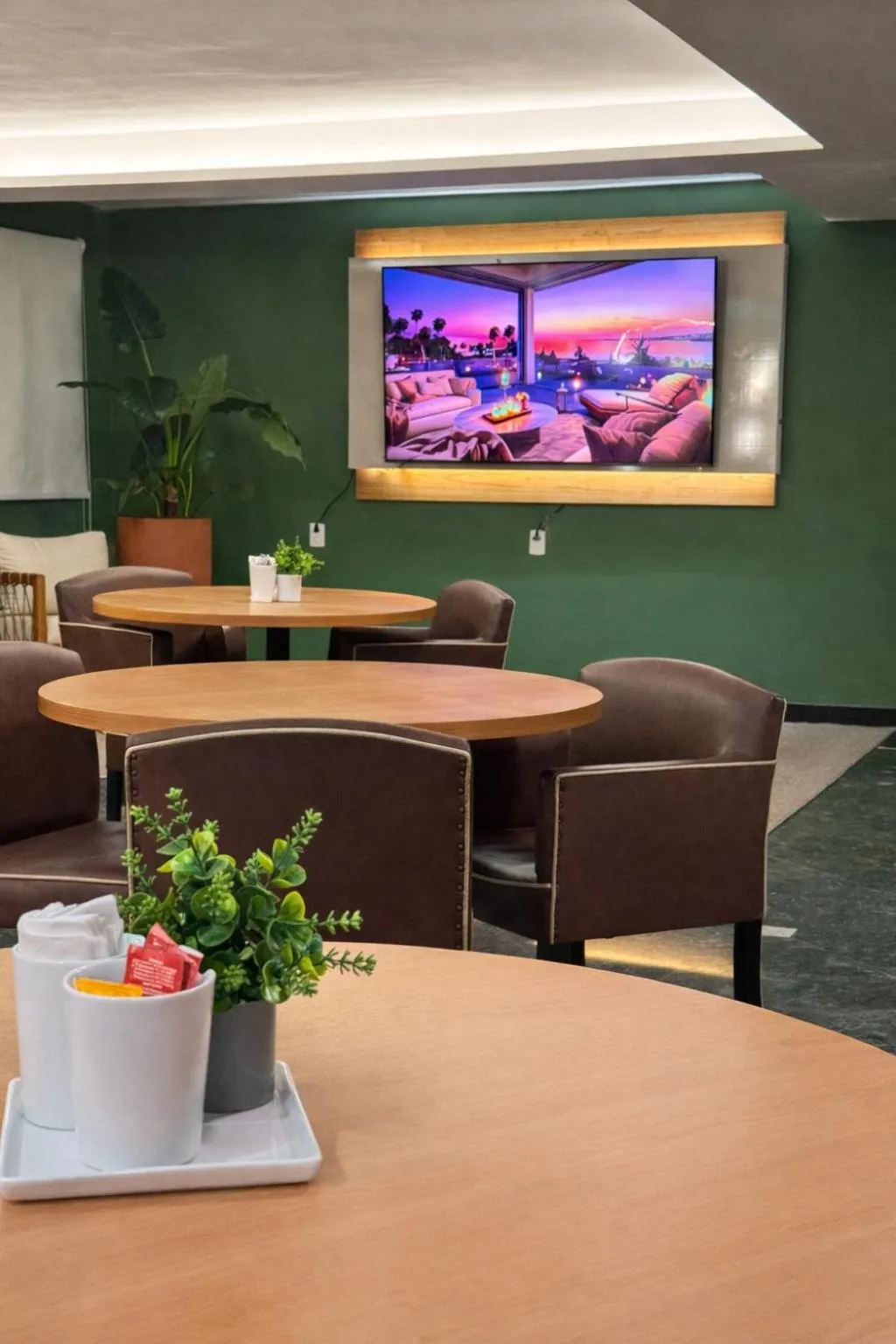 Communal lounge/ TV room in Royal Urban Macaé Hotel