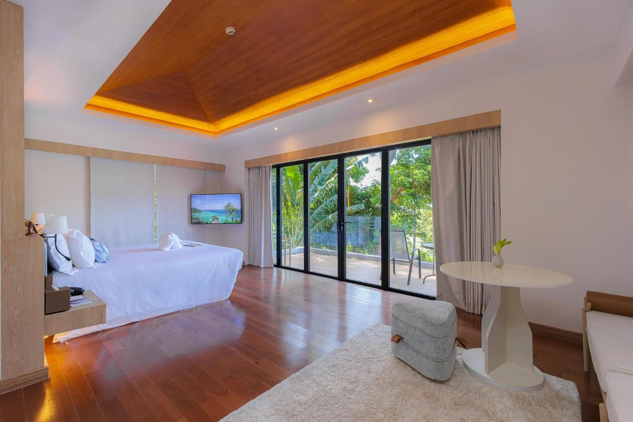 Property building, Bed in Centara Villas Phi Phi Island