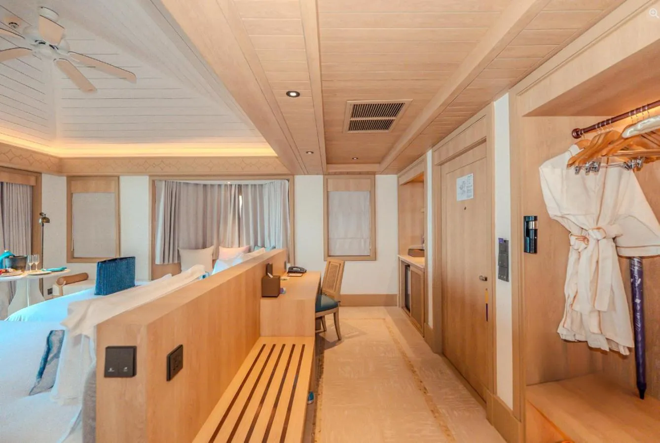 Bed in Centara Villas Phi Phi Island