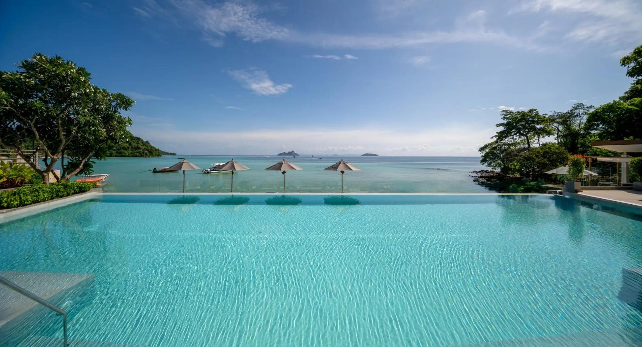Swimming pool in Centara Villas Phi Phi Island