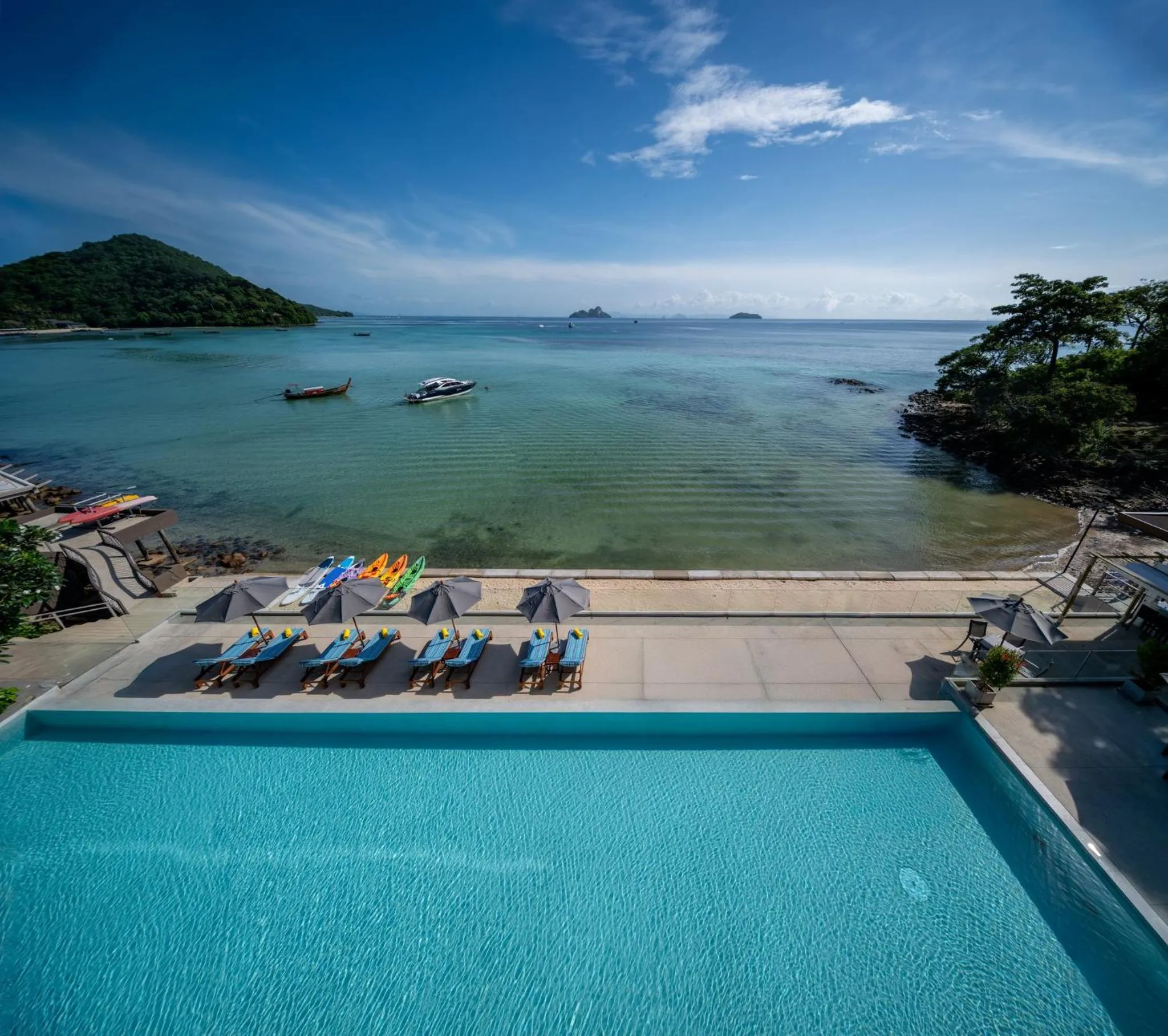 Swimming pool in Centara Villas Phi Phi Island