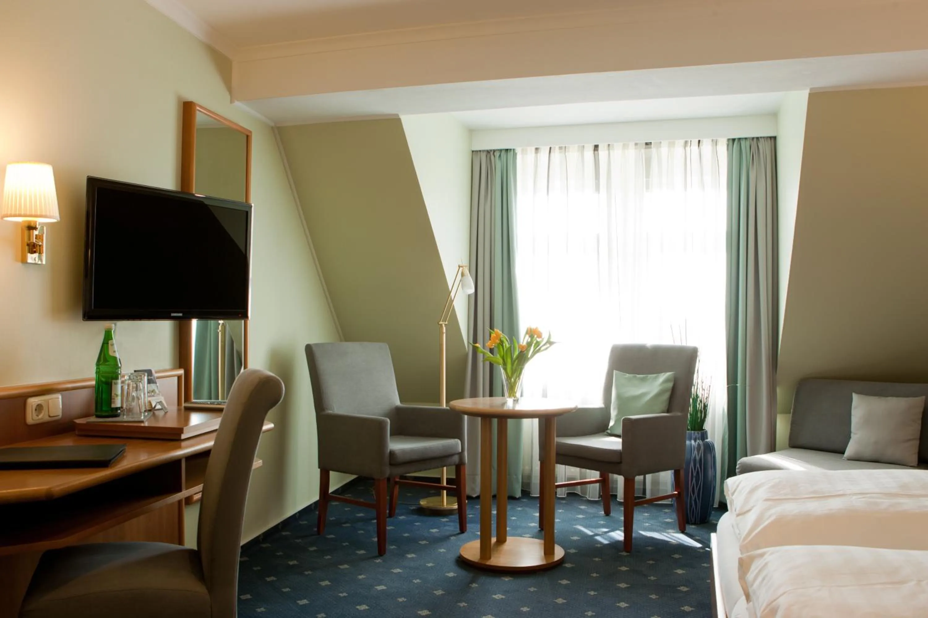 Bed in Landhotel Zur Bretzel