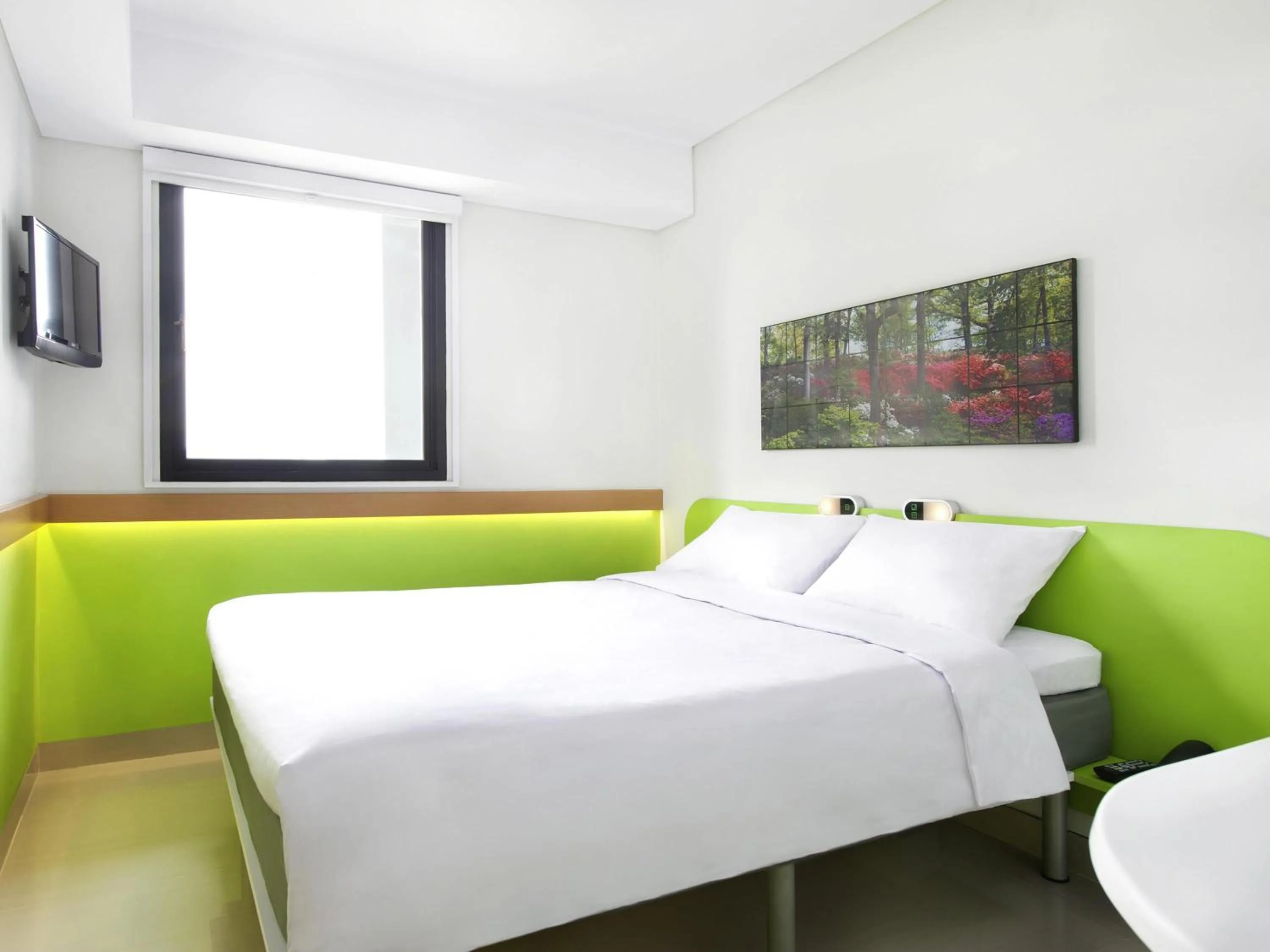Bedroom in Ibis Budget Jakarta Daan Mogot