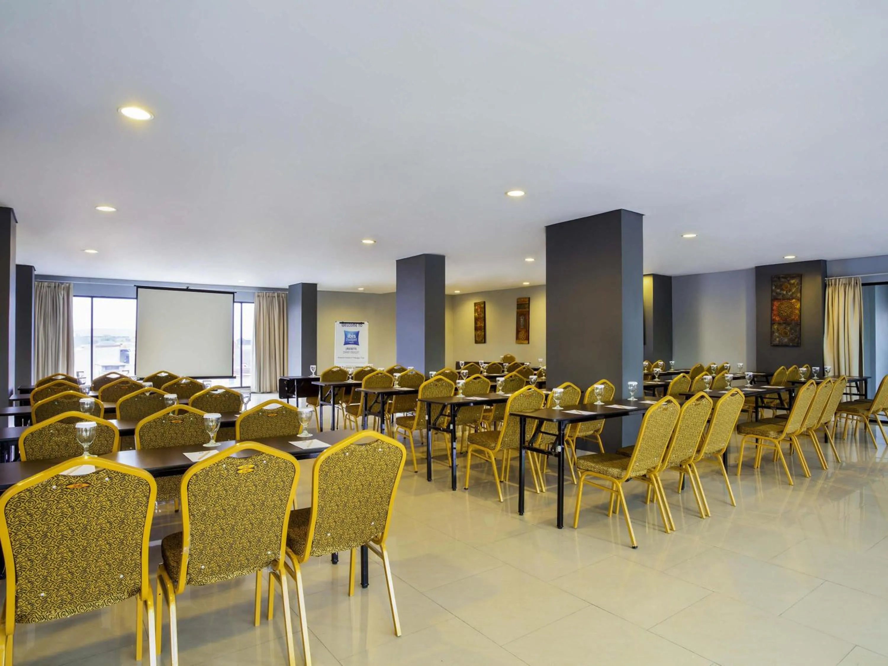 Meeting/conference room in Ibis Budget Jakarta Daan Mogot