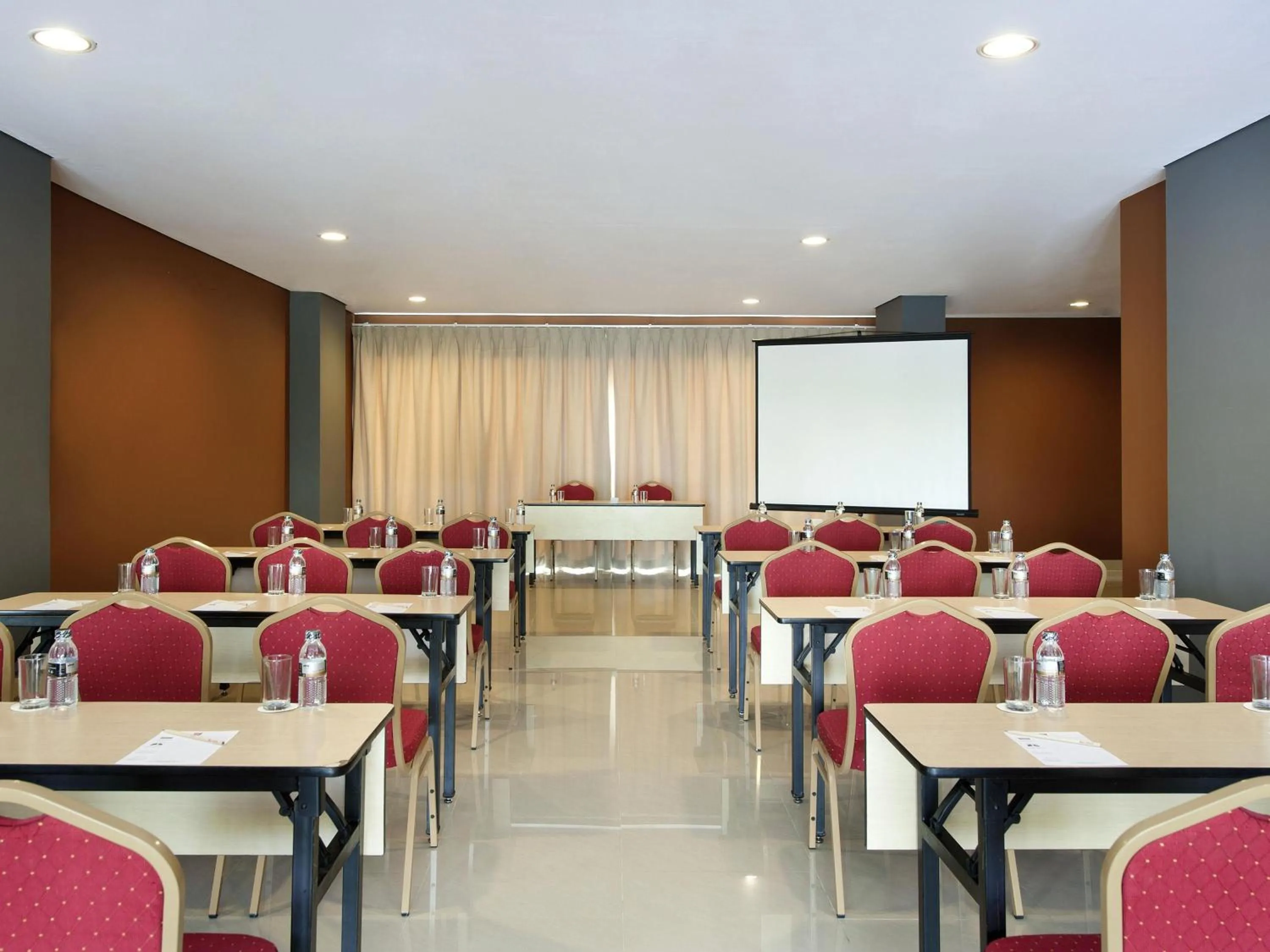 Meeting/conference room in Ibis Budget Jakarta Daan Mogot