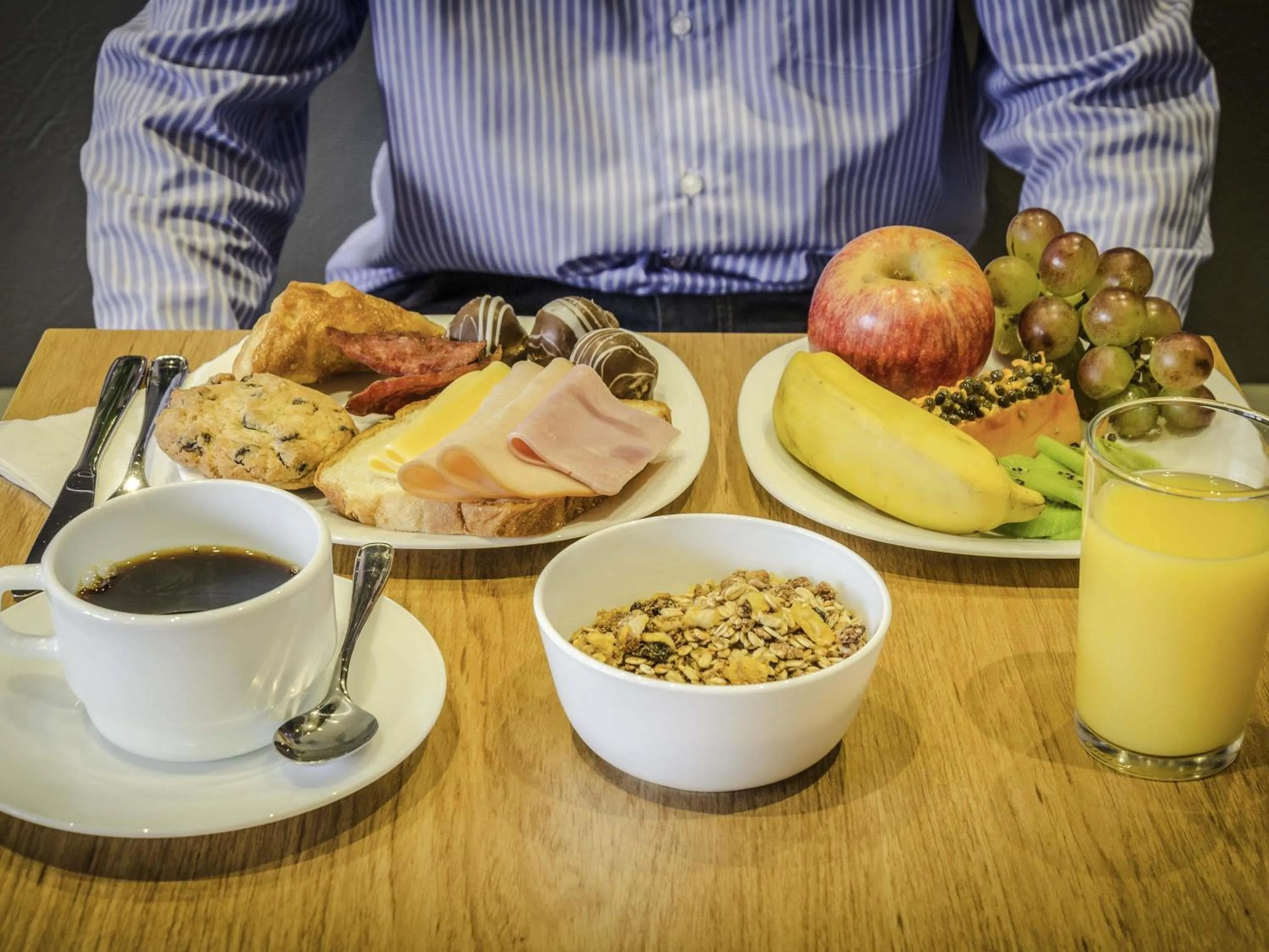 Restaurant/places to eat in Ibis Porto Alegre Assis Brasil