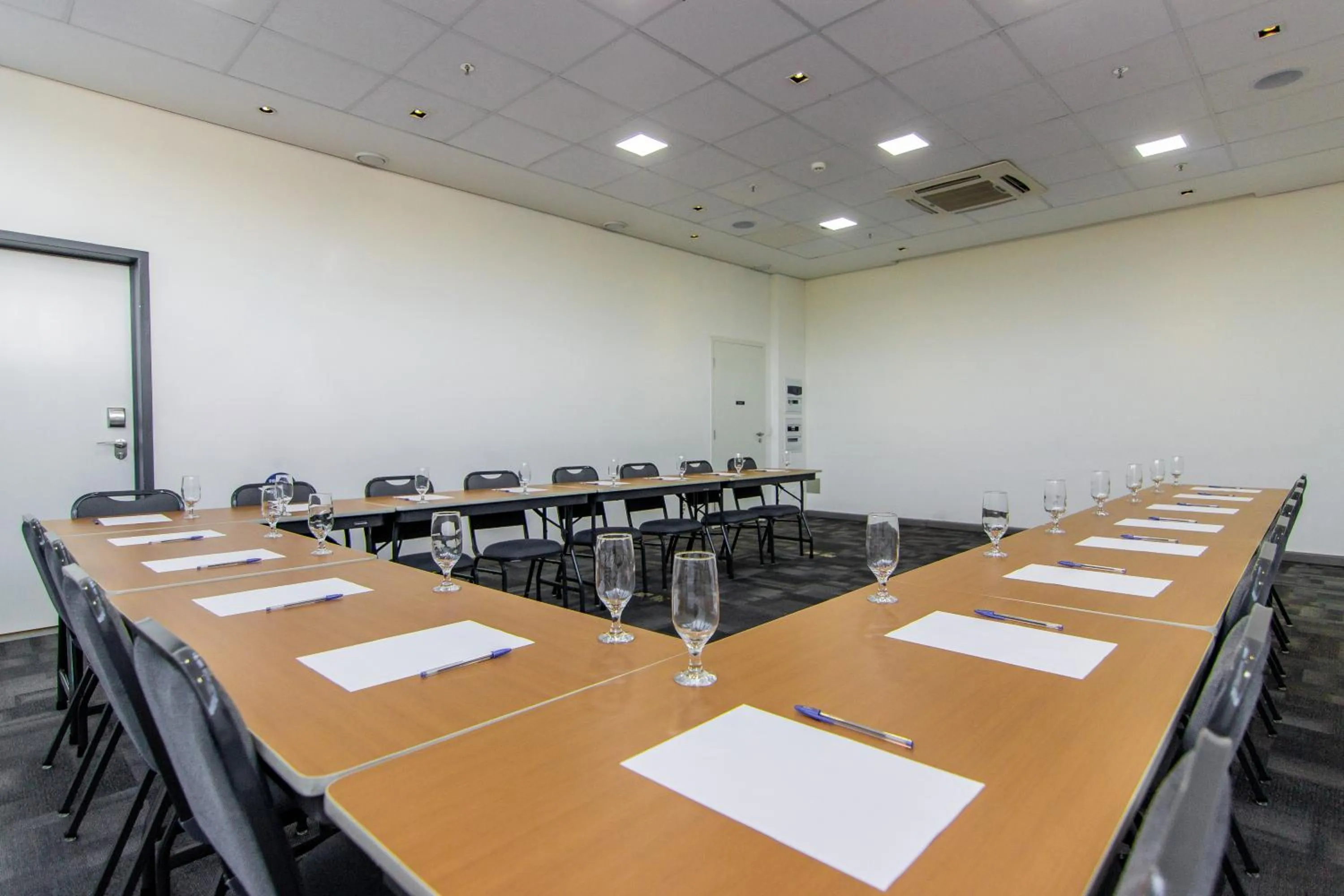 Meeting/conference room in Ibis Porto Alegre Assis Brasil