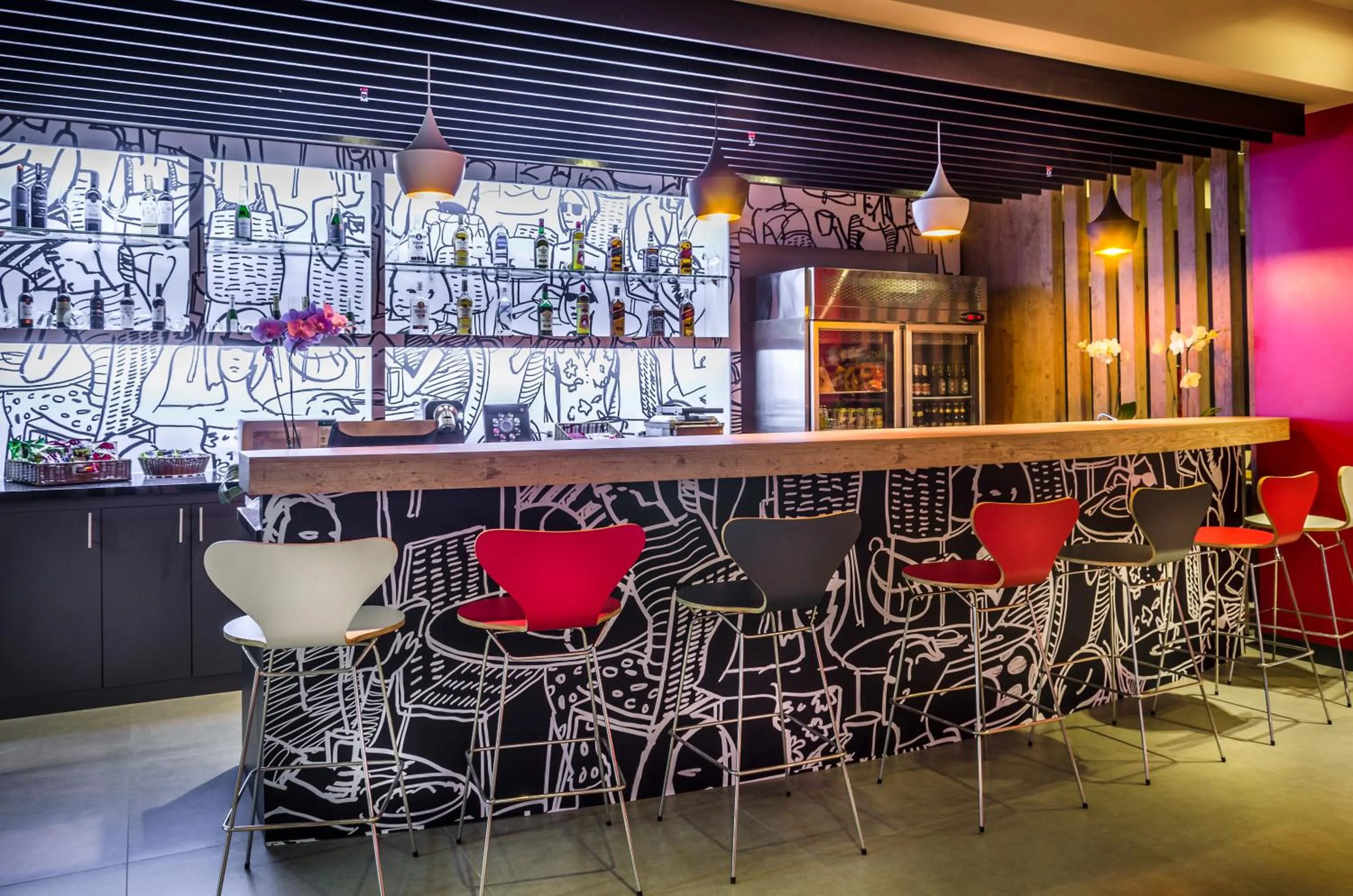 Lounge or bar in Ibis Porto Alegre Assis Brasil