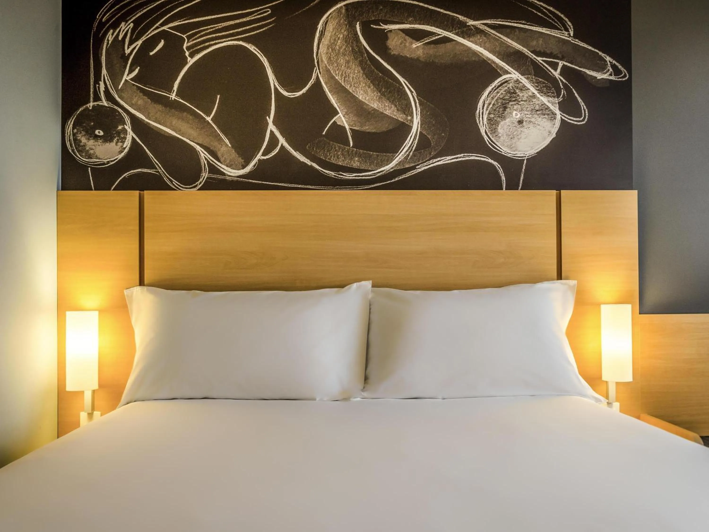 Bedroom, Bed in Ibis Porto Alegre Assis Brasil