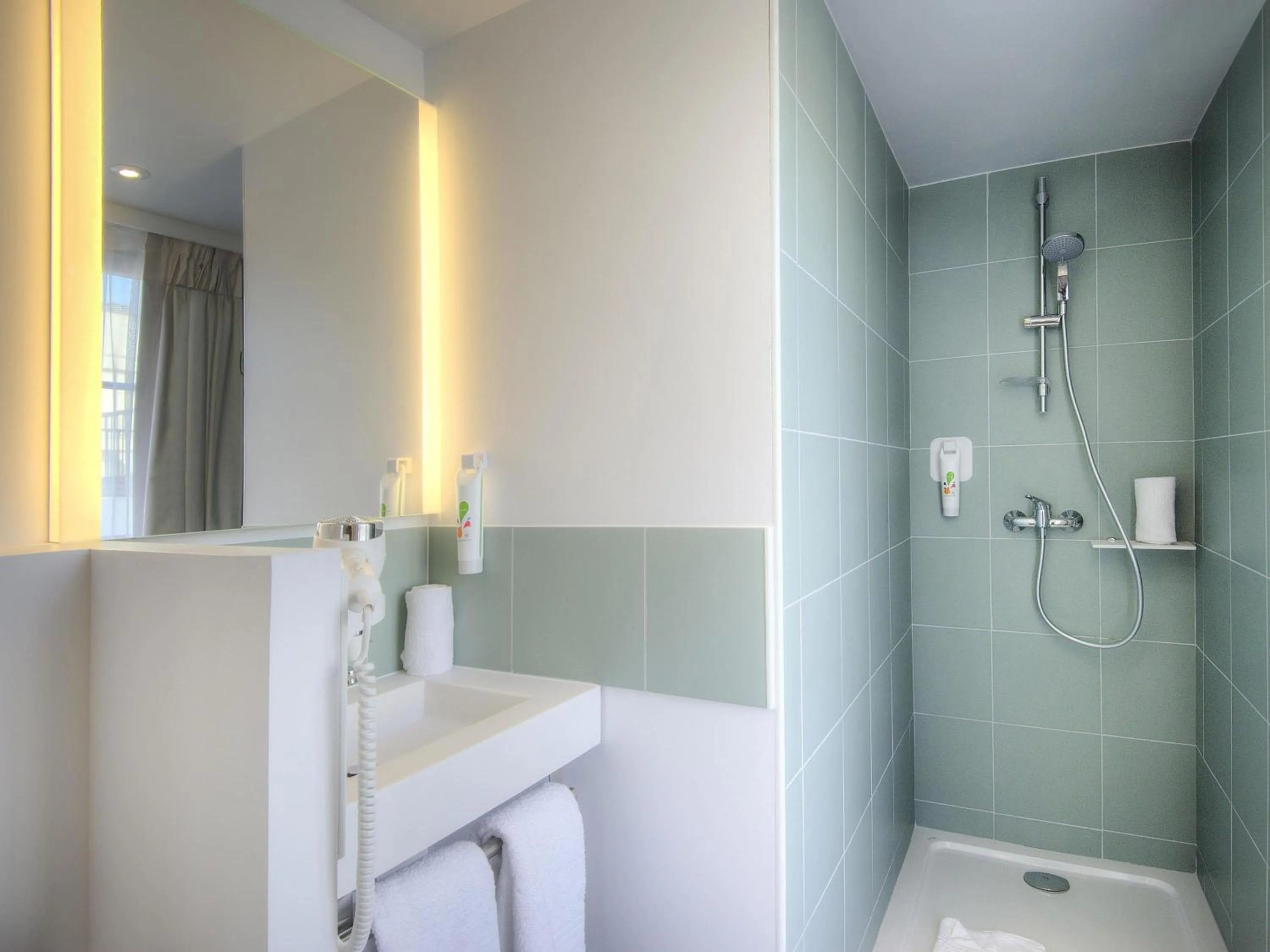 Bedroom in Ibis Styles Nice Centre Gare