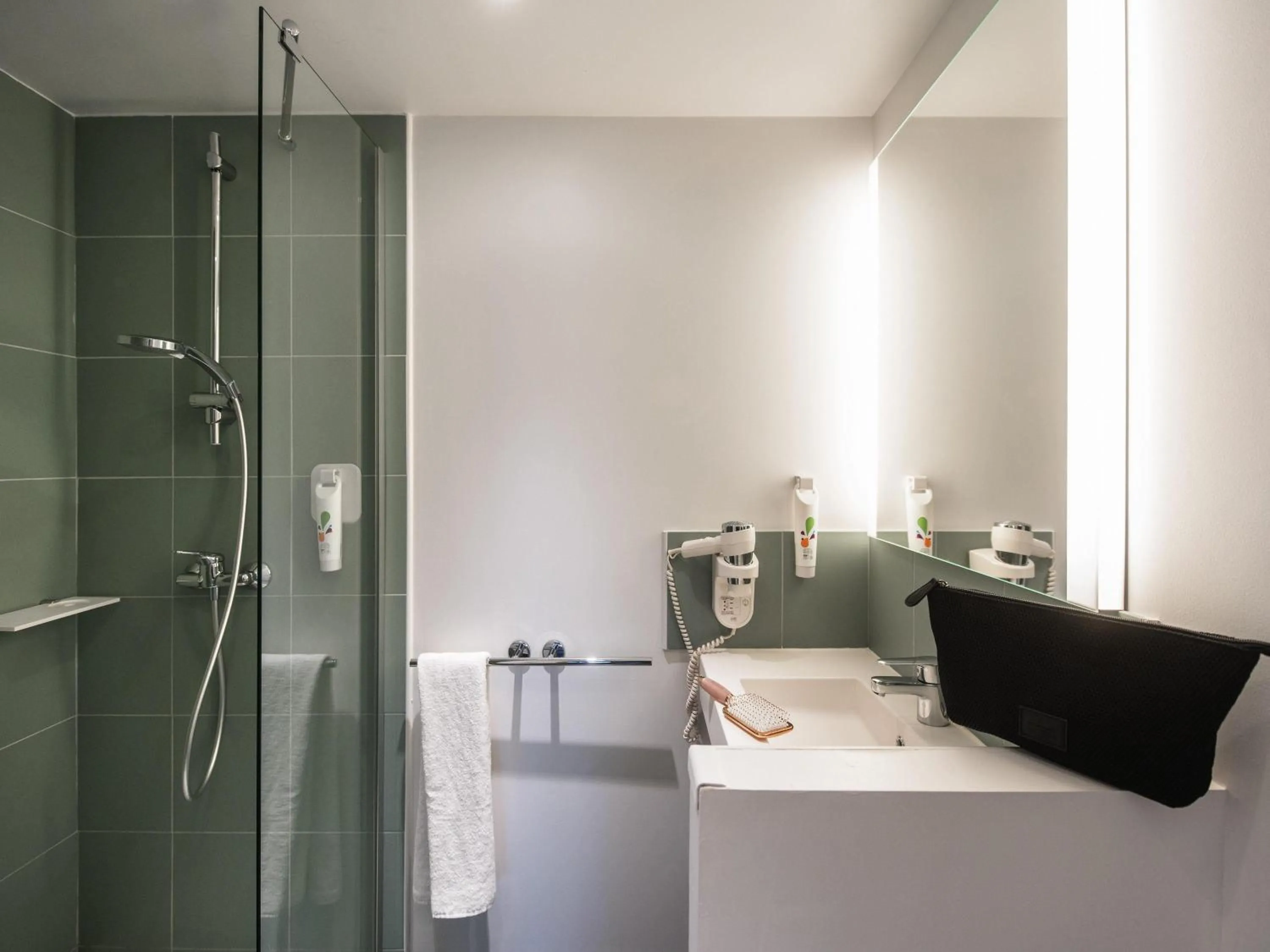 Bedroom in Ibis Styles Nice Centre Gare