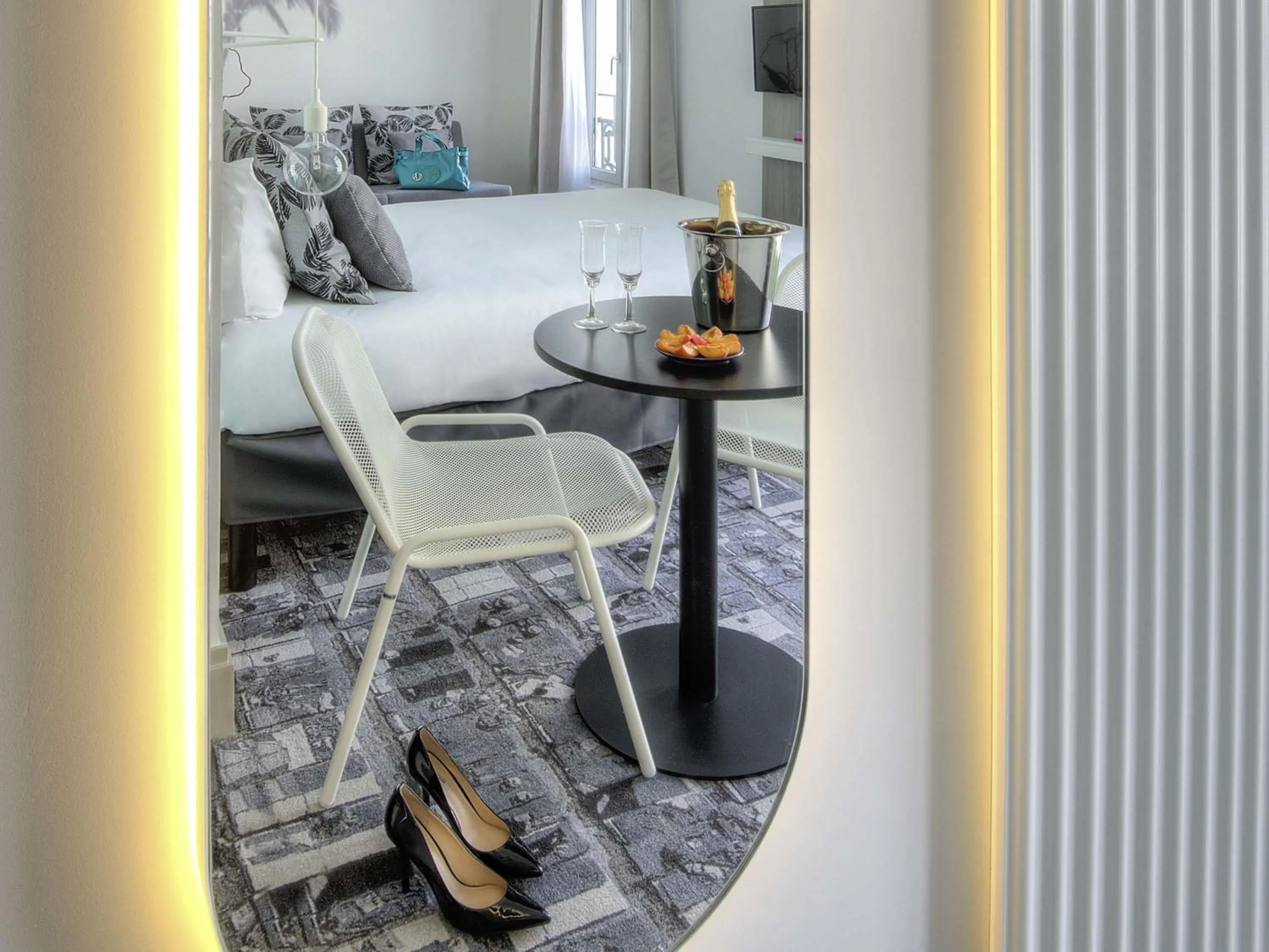 Bedroom, Bed in Ibis Styles Nice Centre Gare