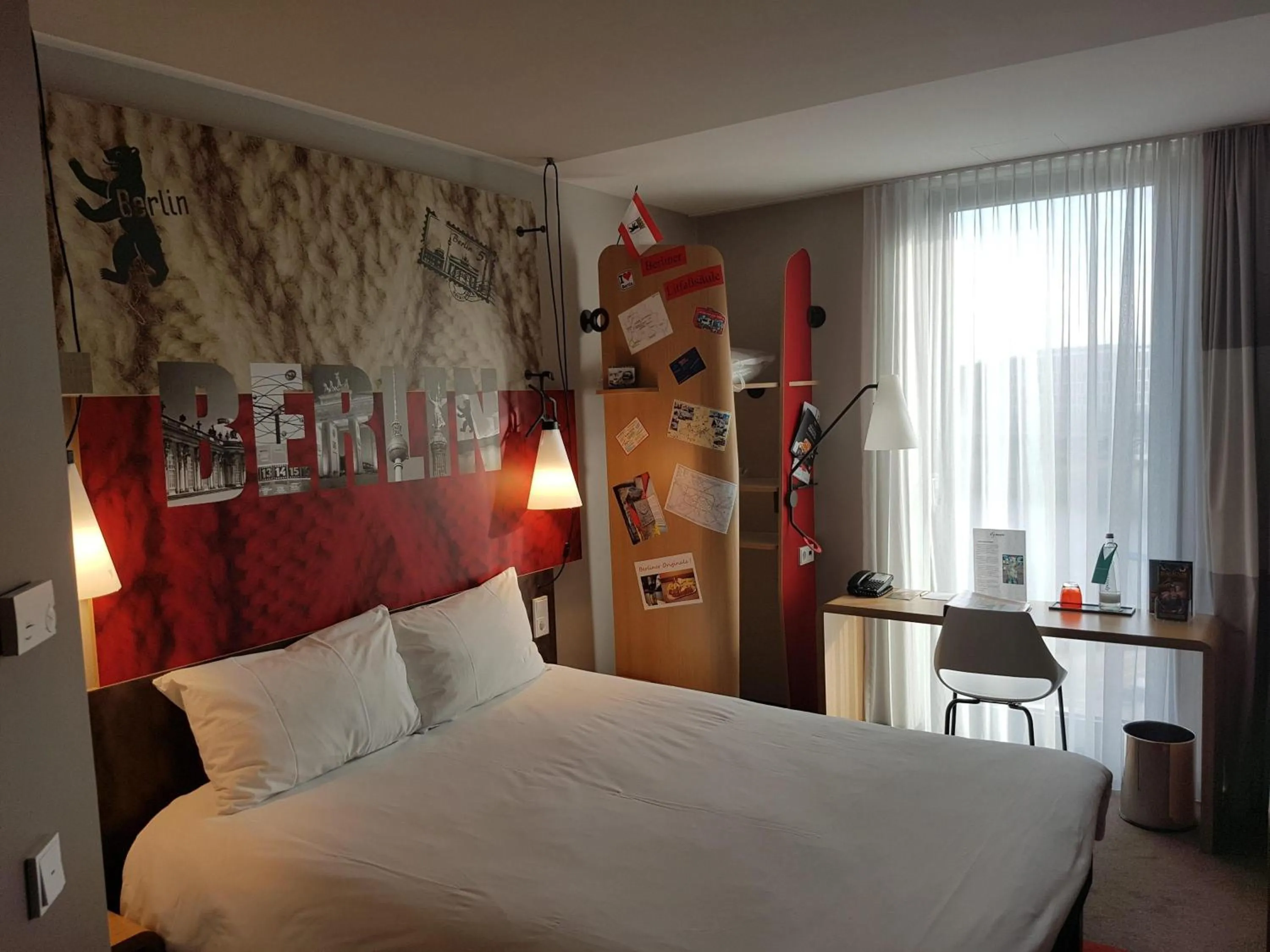 Bedroom, Bed in Ibis Berlin Hauptbahnhof