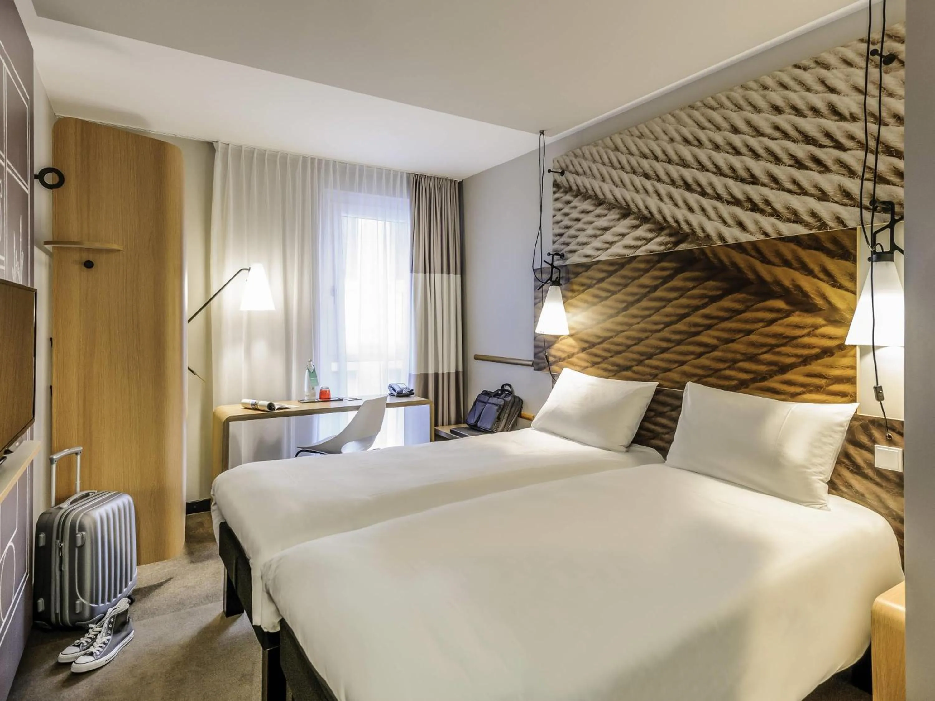 Bedroom, Bed in Ibis Berlin Hauptbahnhof