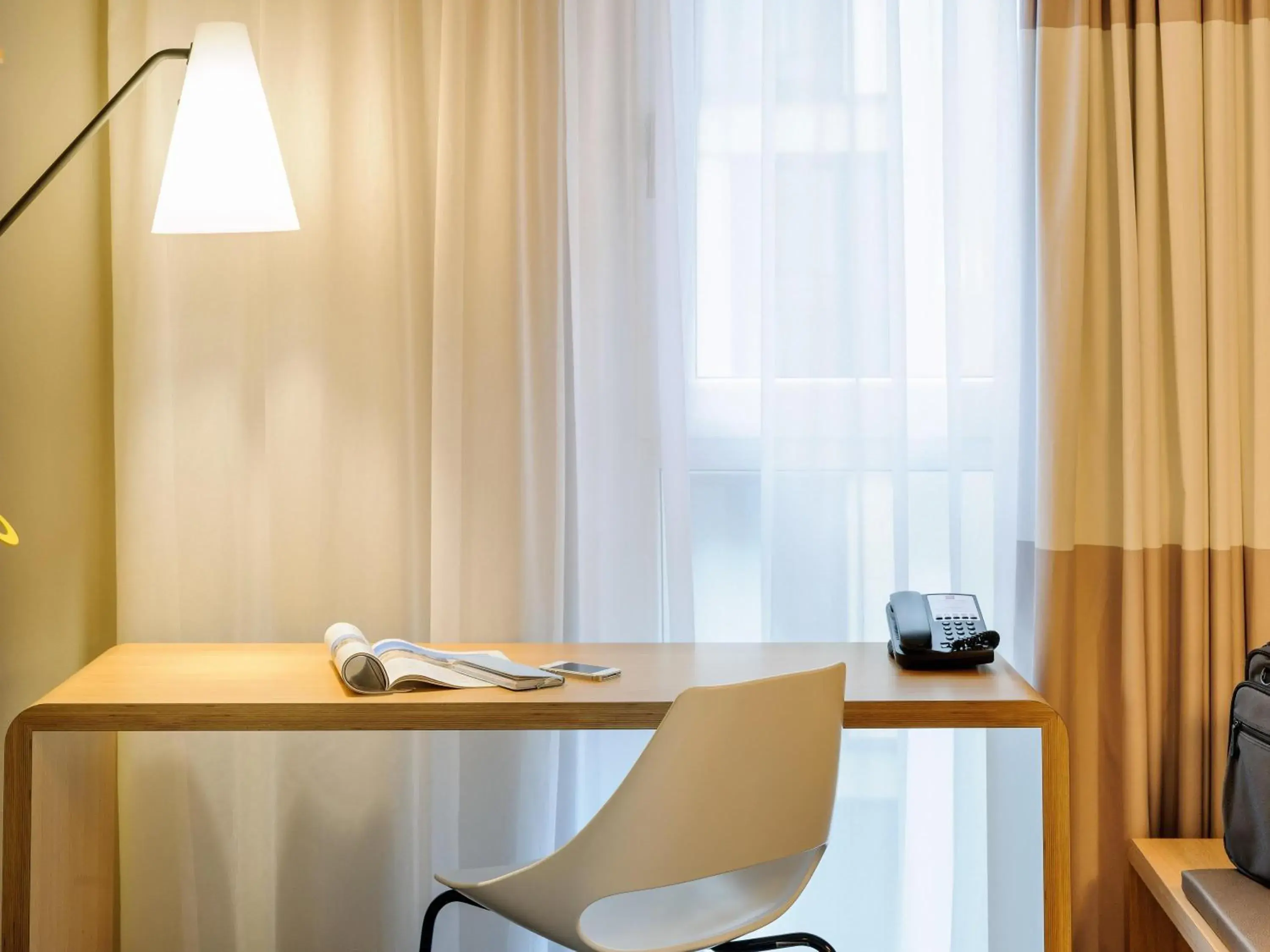 Twin Room in Ibis Berlin Hauptbahnhof Twin Room in Ibis Berlin Hauptbahnhof